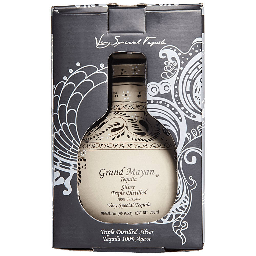 alcohol 桌布 壁紙 — 一瓶Grand Mayan Silver Tequila，裝在飾有精緻漩渦圖案的黑白華麗盒子中。