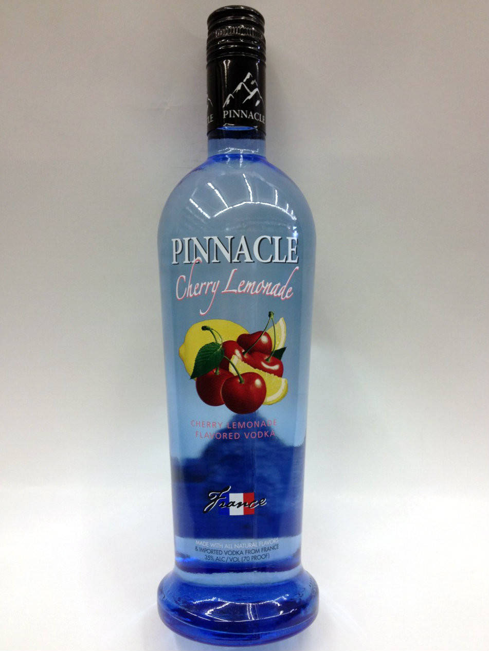 bottle 桌布 壁紙 — 一瓶Pinnacle Cherry Lemonade口味伏特加的藍色玻璃瓶，直立於純白色背景前。