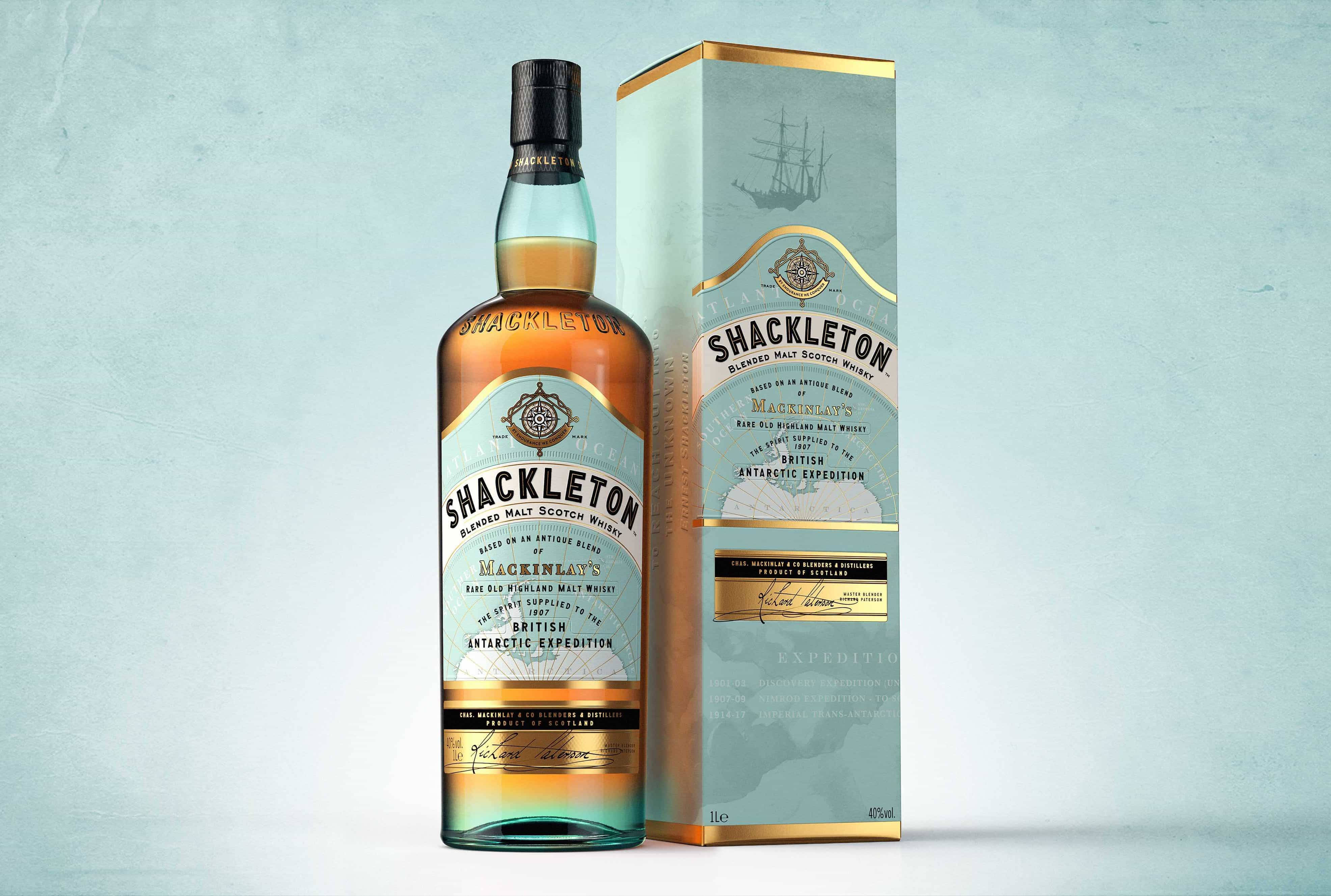 Drink 桌布 壁紙 — 一瓶Shackleton Blended Malt蘇格蘭威士忌，旁邊是其優雅的盒子，背景是柔和的青綠色。