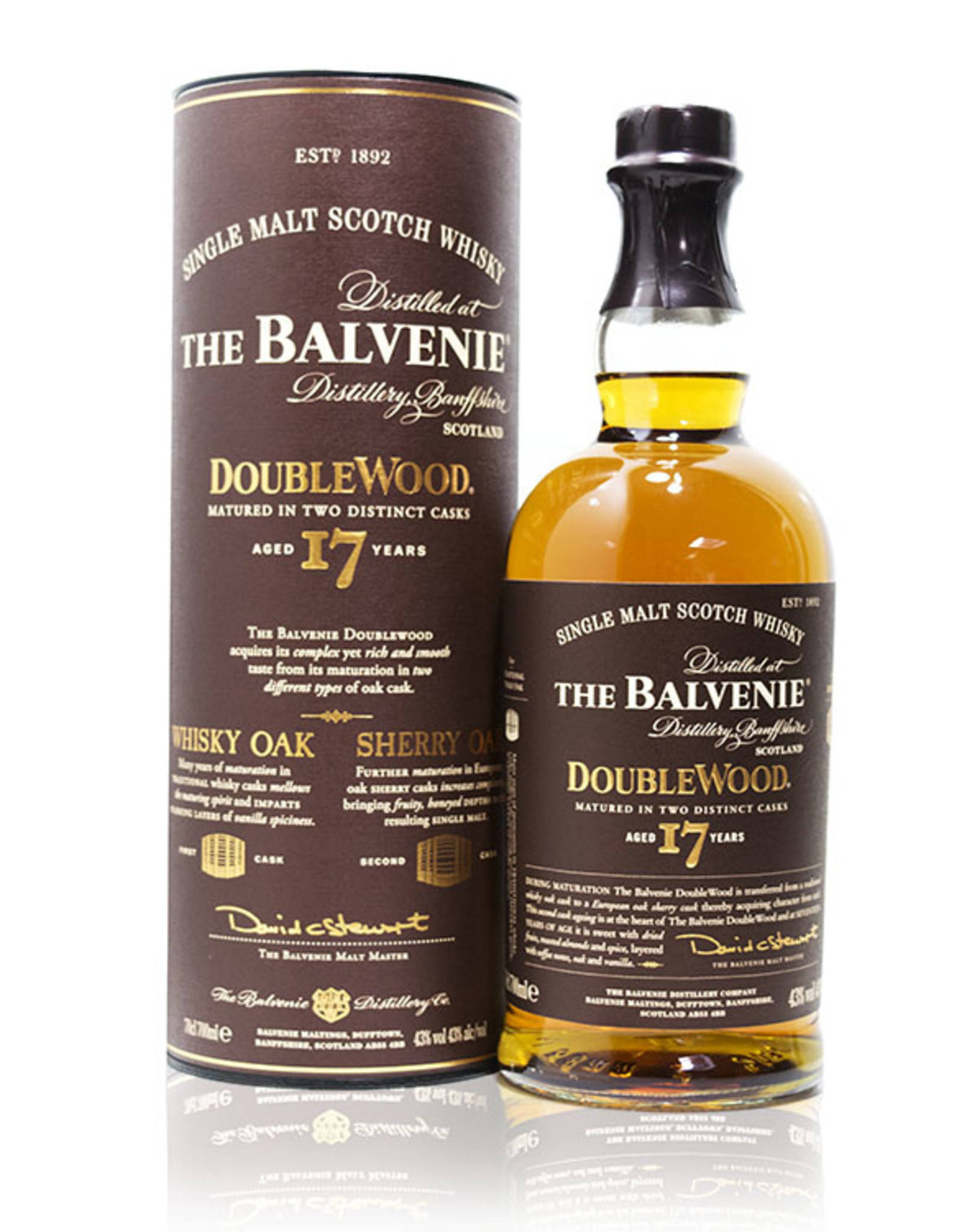 Drink 桌布 壁紙 — 一瓶The Balvenie DoubleWood 17 Year Old單一麥芽蘇格蘭威士忌，旁邊放著它的圓柱形盒子，放在反光表面上。