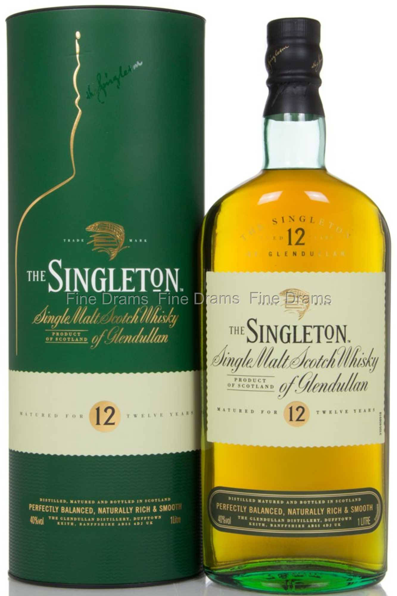 bottle 桌布 壁紙 — 一瓶The Singleton 12年單一麥芽蘇格蘭威士忌，旁邊放著其綠色圓柱形盒子，背景為純白色。