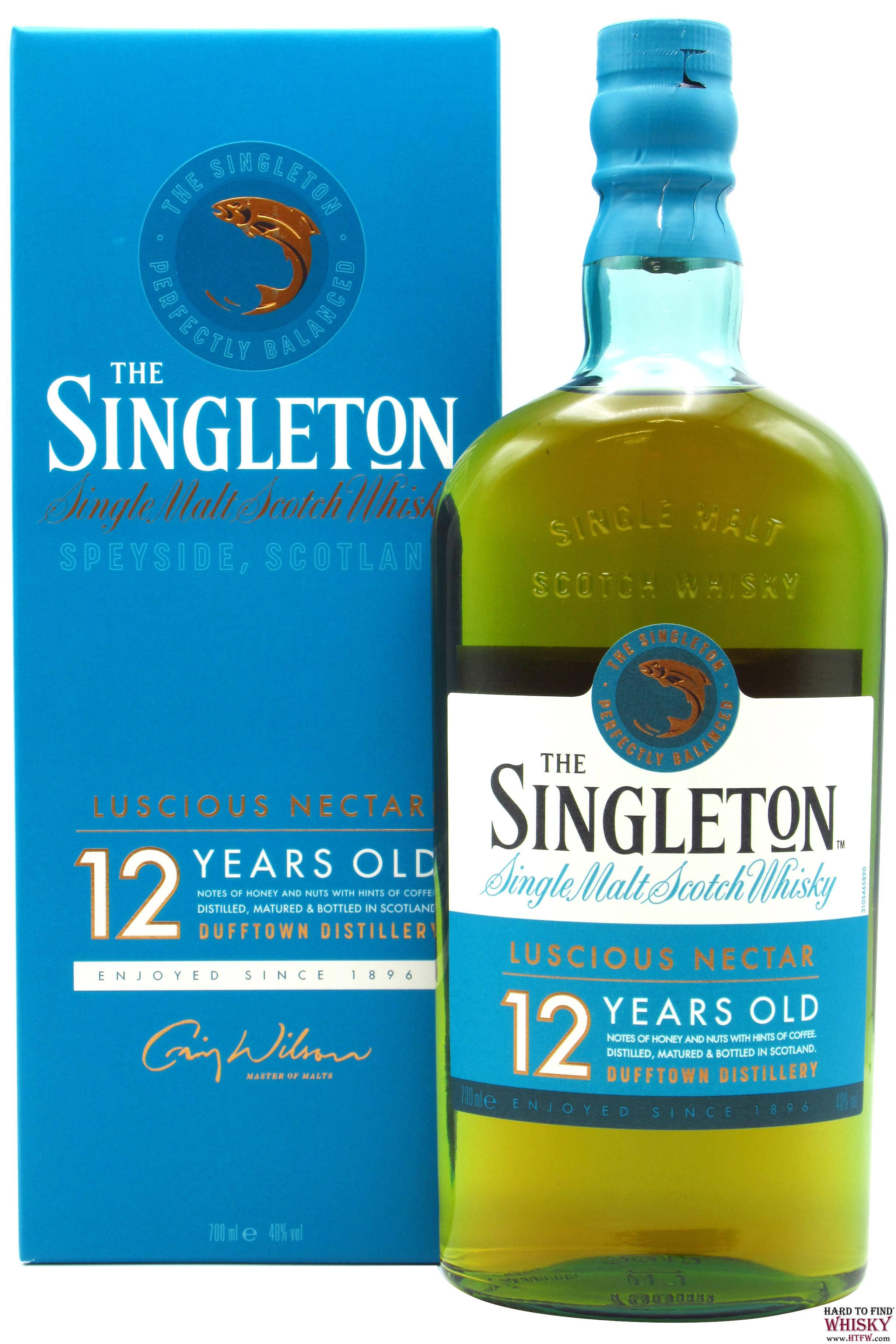 bottle 桌布 壁紙 — 一瓶The Singleton 12年單一麥芽蘇格蘭威士忌放在白色背景前，旁邊是其藍色盒子。