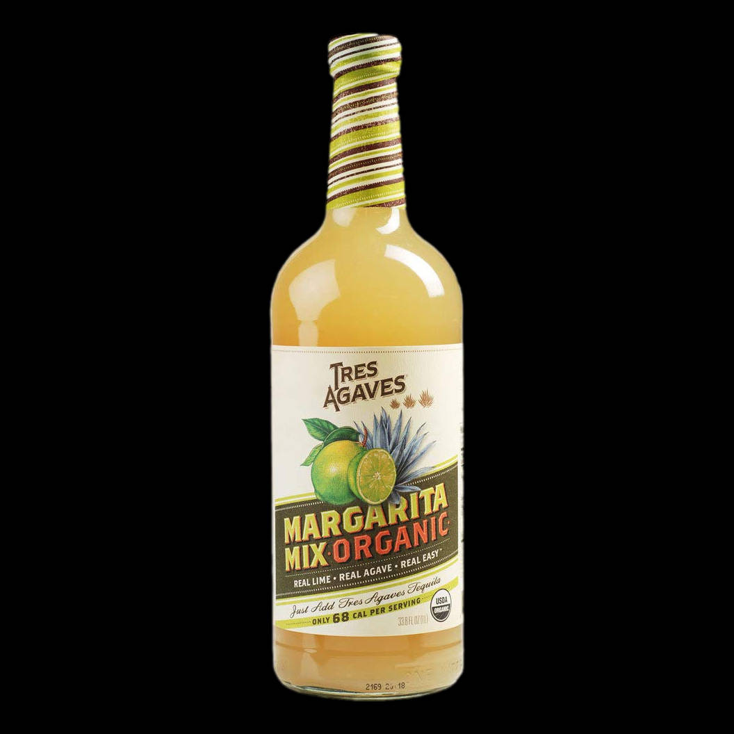 drinks 桌布 壁紙 — 一瓶Tres Agaves有機瑪格麗特調酒混合物，帶有萊姆和龍舌蘭圖案，置於純黑背景中央。