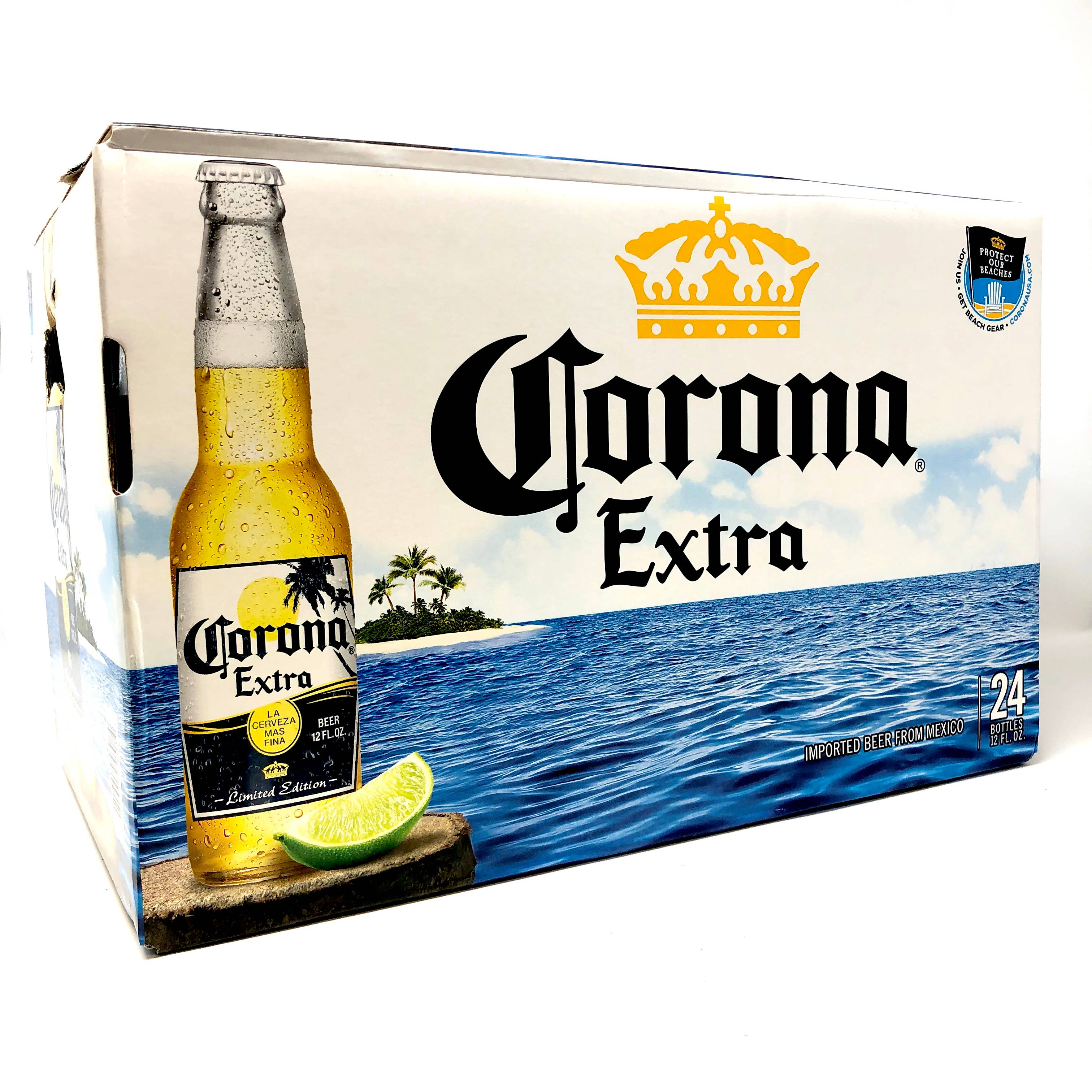corona 桌布 壁紙 — 一瓶冰涼的Corona Extra啤酒搭配萊姆角，放在木製碼頭上，背景是熱帶海灘，置於24罐裝紙箱上。