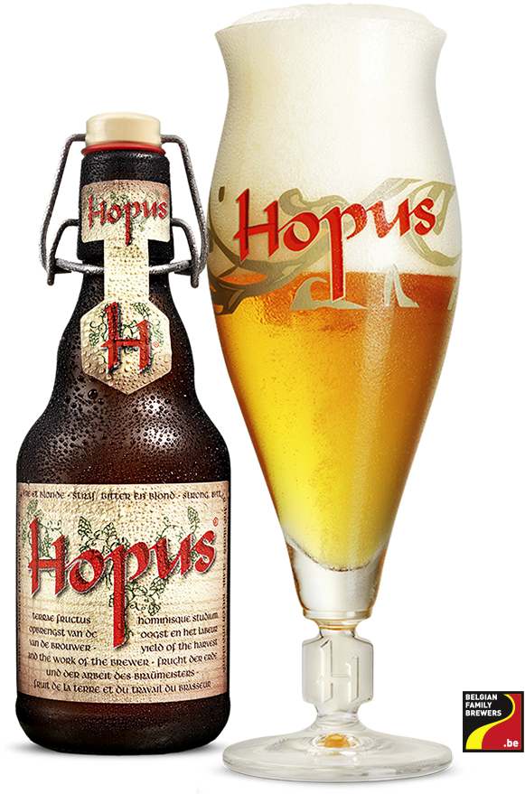 Beer 桌布 壁紙 — 一瓶冰涼的Hopus啤酒瓶，帶有冷凝水珠，旁邊放著一個高腳杯，裝滿了金色啤酒和奶油般的白色泡沫，背景為黑色。