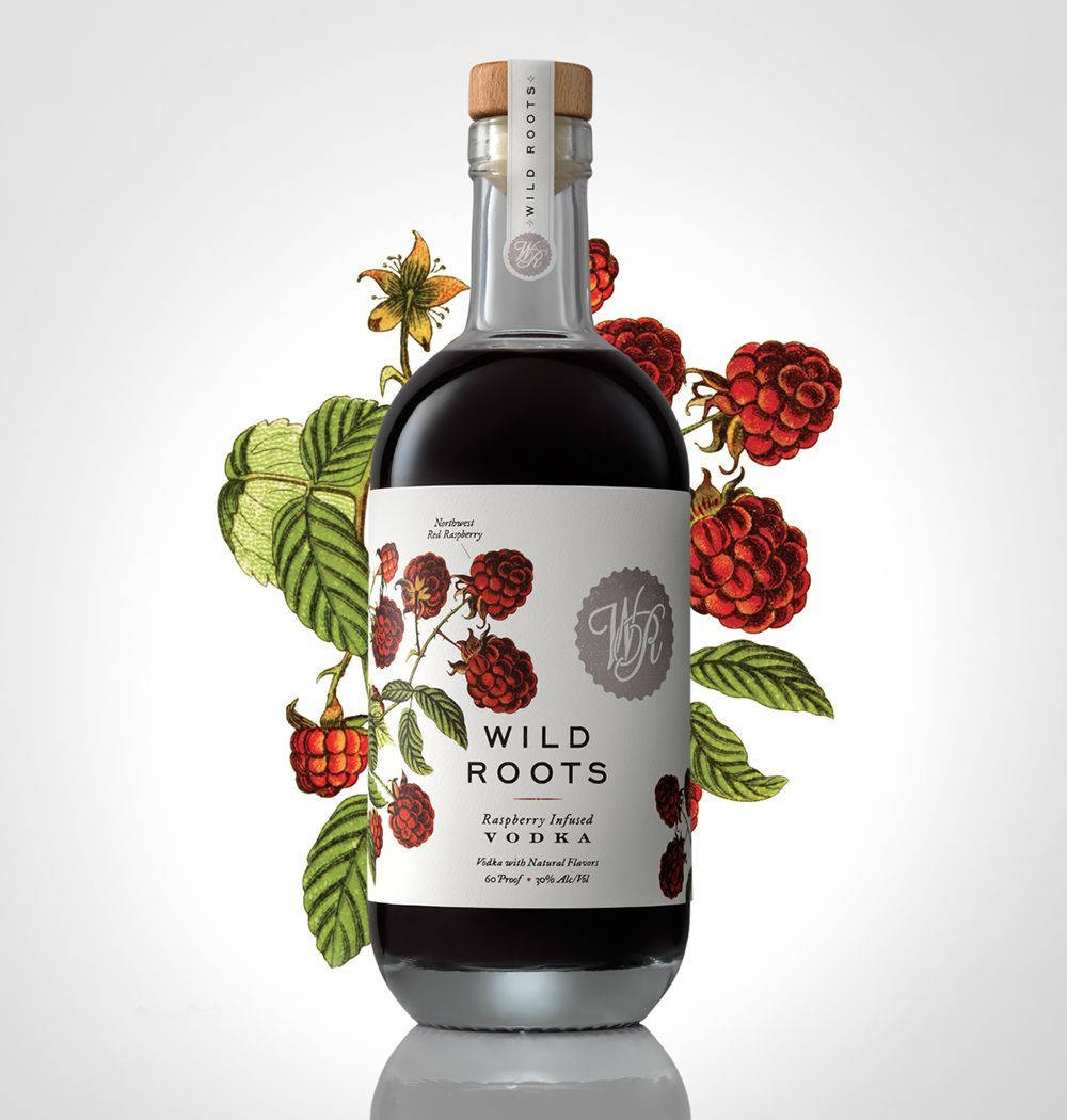 bottle 桌布 壁紙 — 一瓶時尚的Wild Roots覆盆子注入伏特加，周圍環繞著鮮豔的插圖覆盆子和葉子，背景為潔淨的白色。