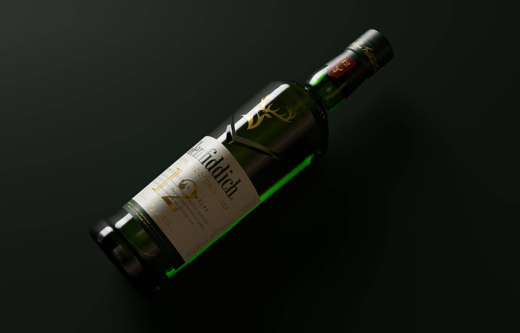 bottle 桌布 壁紙 — 一瓶時尚的綠色 The Macallan 12 Year Old 威士忌酒瓶斜放在深色表面上，由戲劇性的燈光照亮。