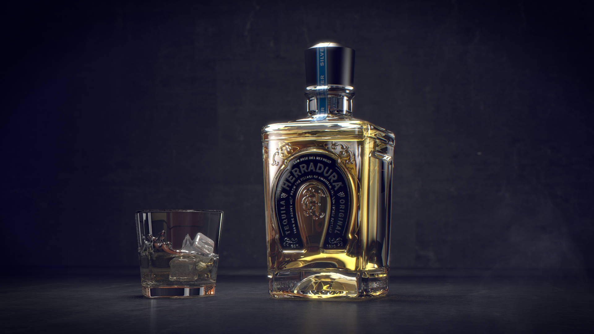 iPhone 桌布 壁紙 — 一瓶流線型的 Herradura 龍舌蘭酒在深色紋理背景前，與裝滿冰塊的岩石杯一起閃耀。