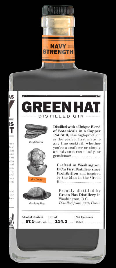 Gin 桌布 壁紙 — 一瓶清澈的Navy Strength Green Hat Distilled Gin，標籤上有粗體黑色文字和復古潛水裝備插圖。