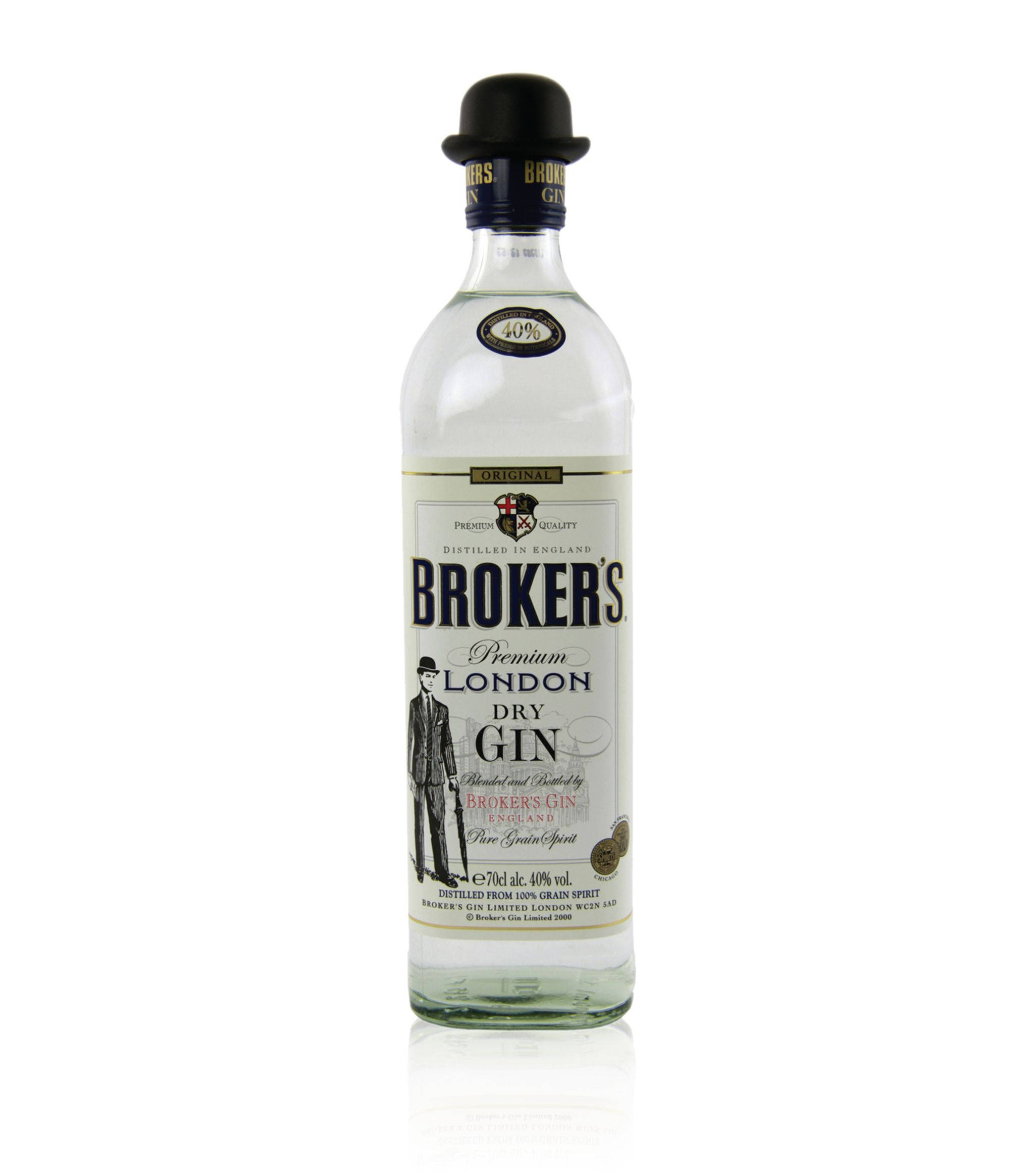 Drink 桌布 壁紙 — 一瓶清澈的玻璃瓶裝 Broker's Premium London Dry Gin 孤立在純白色背景上，帶有微妙的倒影。