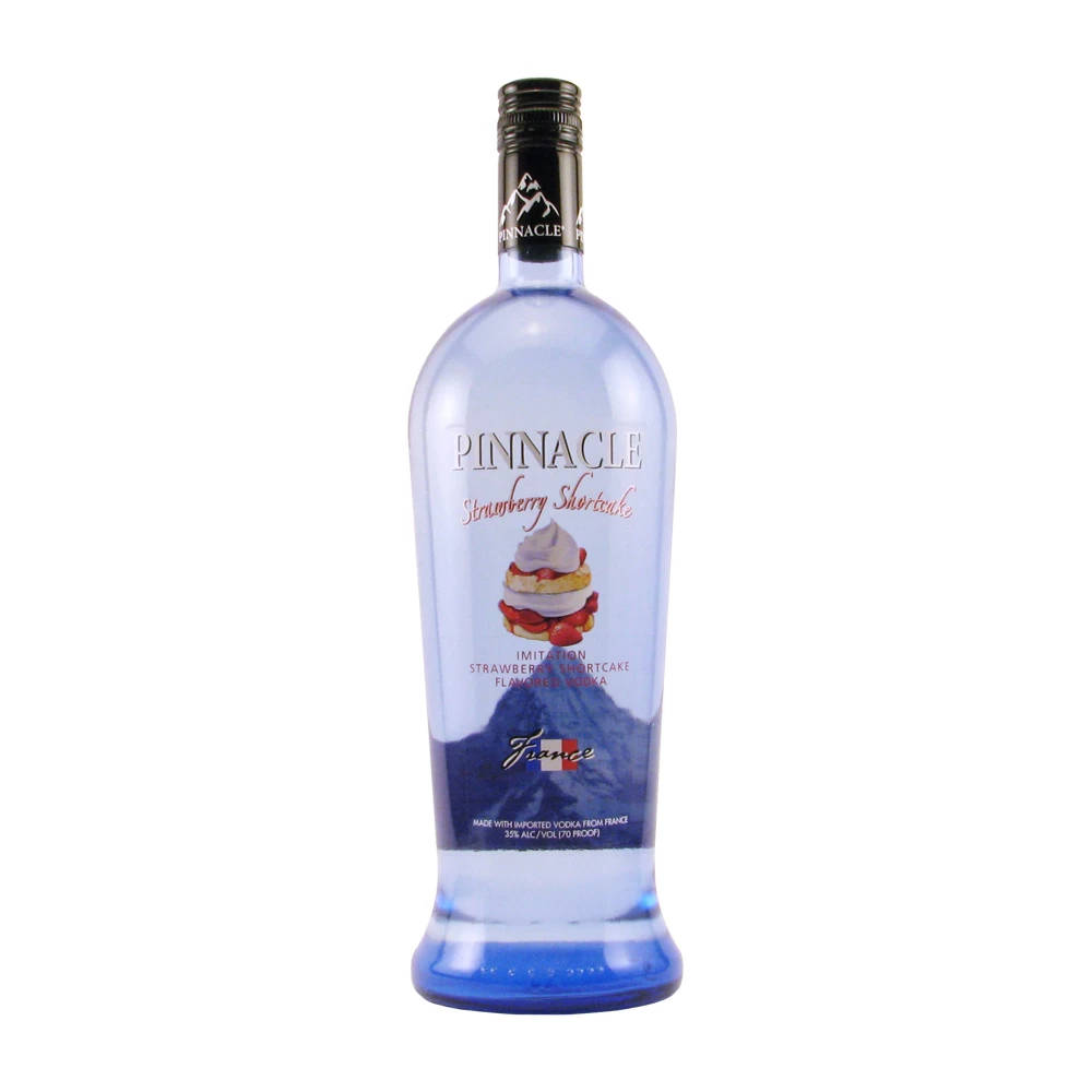bottle 桌布 壁紙 — 一瓶藍色玻璃瓶的 Pinnacle 草莓脆餅口味伏特加，孤立在純白背景上。