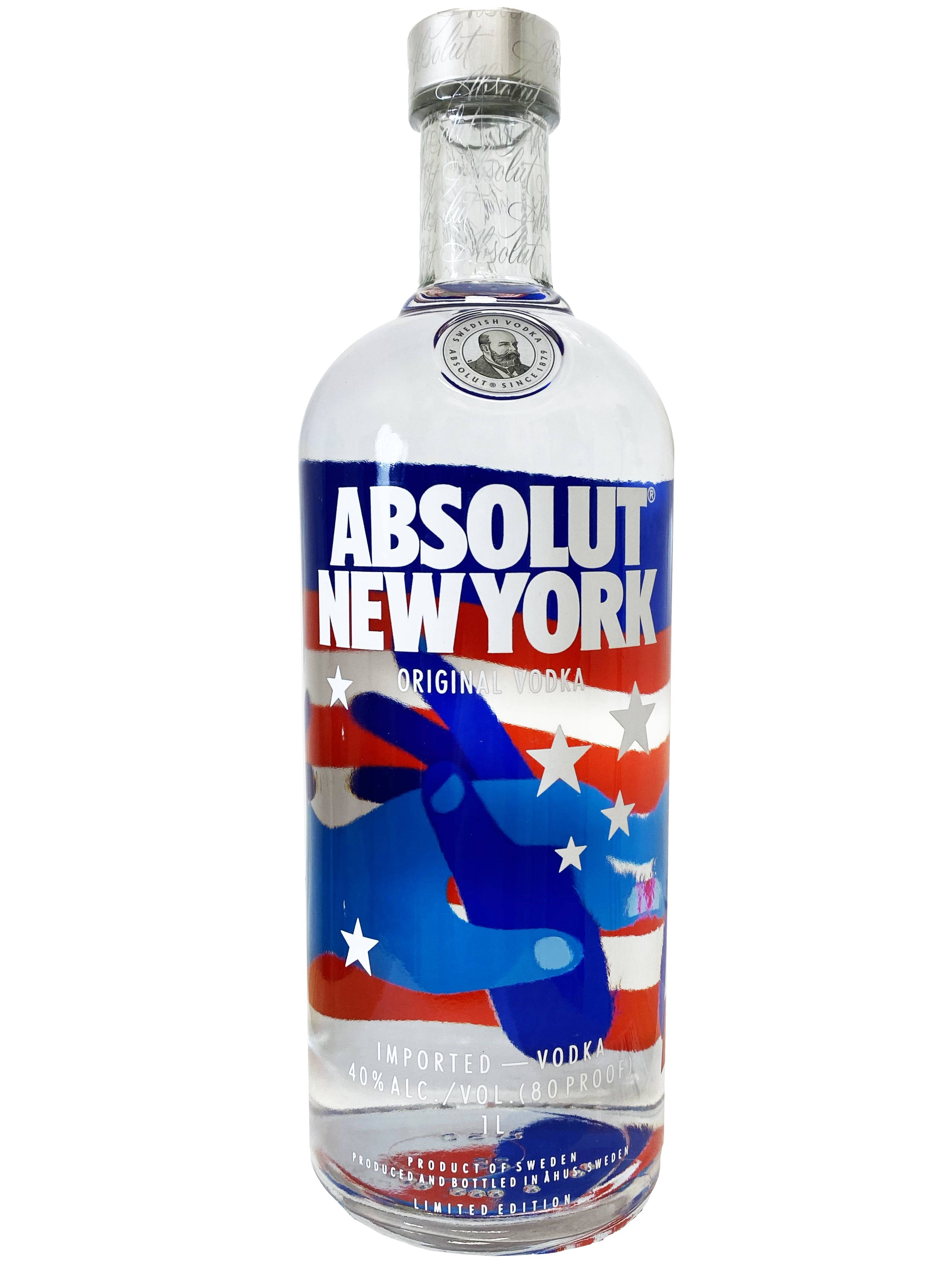 bottle 桌布 壁紙 — 一瓶透明的Absolut New York伏特加玻璃瓶，採用大膽的紅、白、藍愛國設計，飾有星星和條紋。