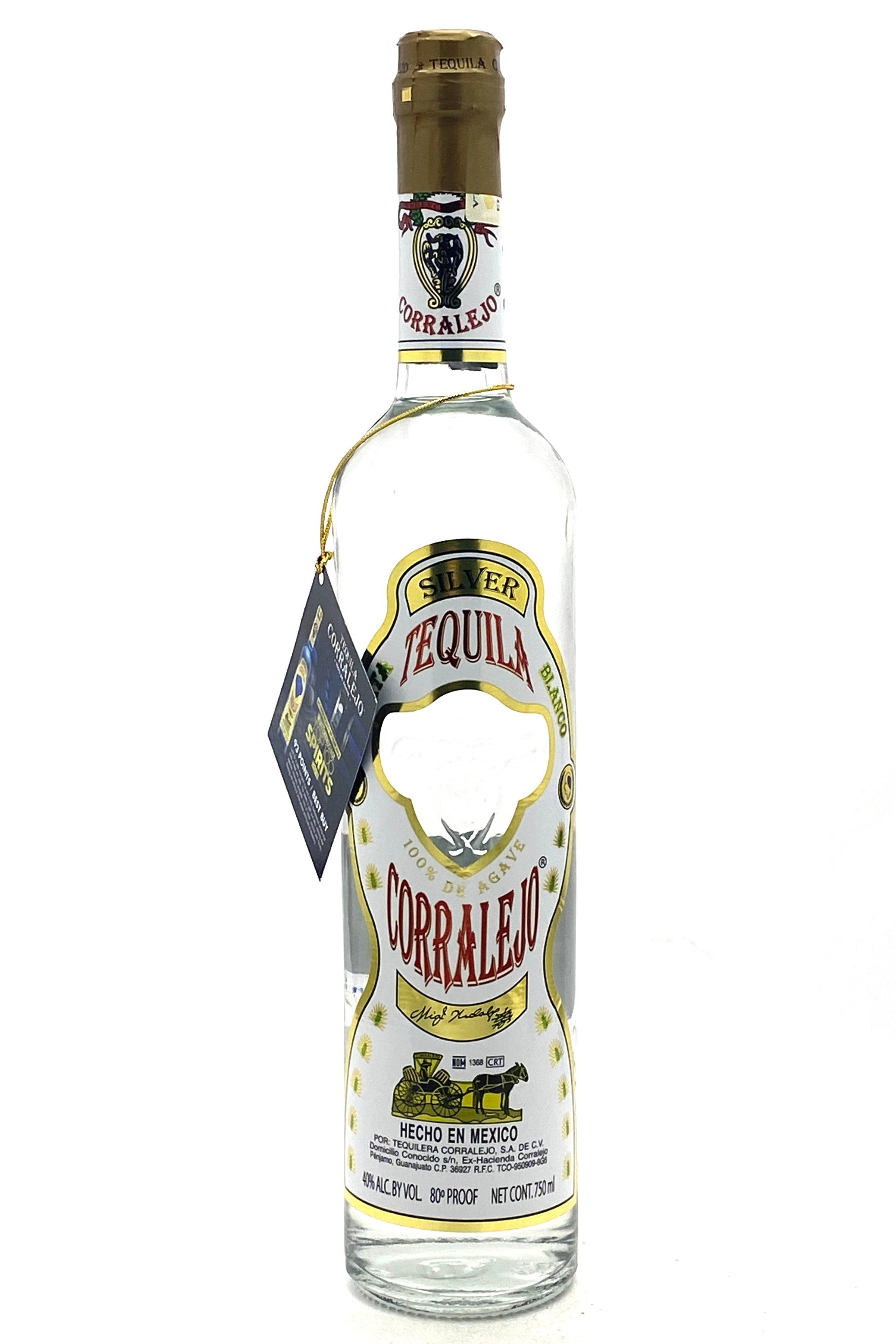 bottle 桌布 壁紙 — 一瓶透明的Corralejo Silver Tequila玻璃瓶直立於純白色背景上，帶有金色瓶蓋和裝飾標籤。