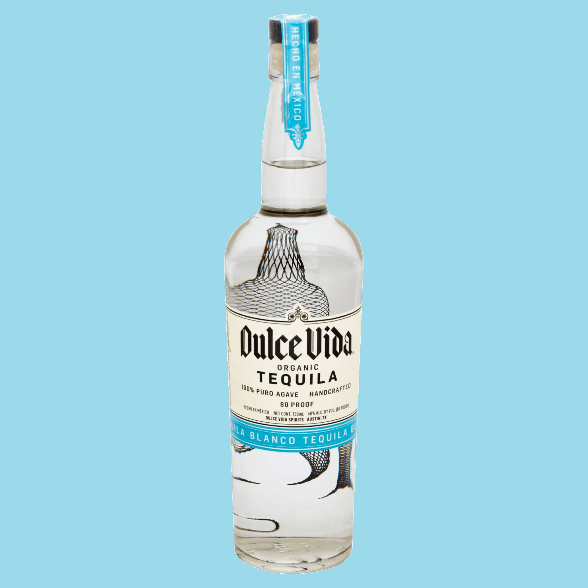cocktail 桌布 壁紙 — 一瓶透明的Dulce Vida有機龍舌蘭酒，居中放置在純淺藍色背景上。