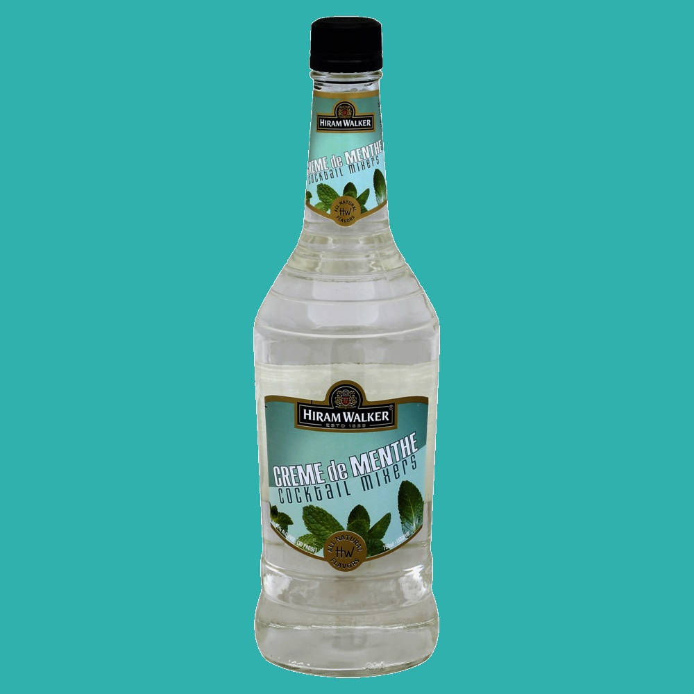 alcohol 桌布 壁紙 — 一瓶透明的Hiram Walker Creme de Menthe利口酒，居中放置在純青色背景上。