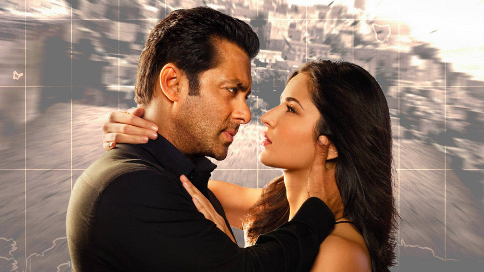 salman khan HD 桌布 壁紙 — 一男一女在模糊的城市景觀背景下熱情擁抱，帶有網格疊加。