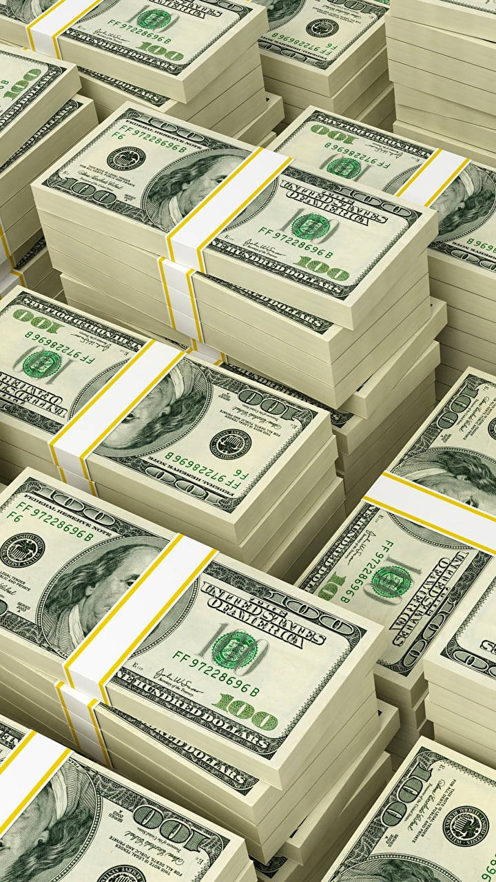 money iPhone 桌布 壁紙 — 一疊疊捆紮好的百元美鈔以密集有序的排列方式填滿畫面。