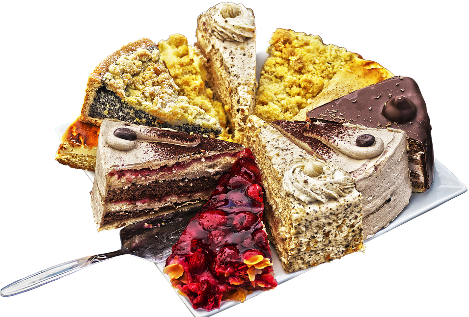 Pastries 桌布 壁紙 — 一盤各式各樣的頹廢蛋糕切片，搭配巧克力覆盆子和碎屑配料，襯托在純黑背景上。