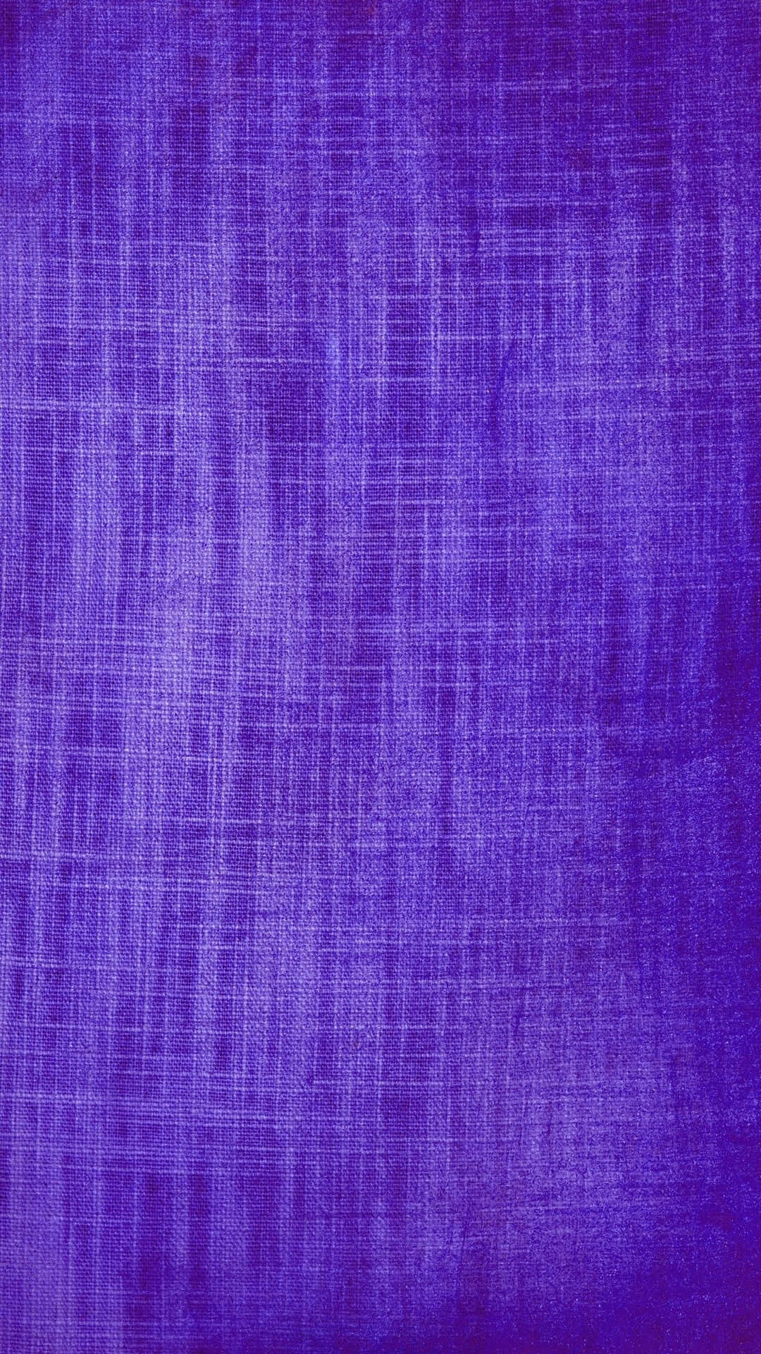 Purple Fabrics 桌布 壁紙 — 一種質感豐富的紫色布料，帶有細膩的編織紋理和柔和的漸變燈光。