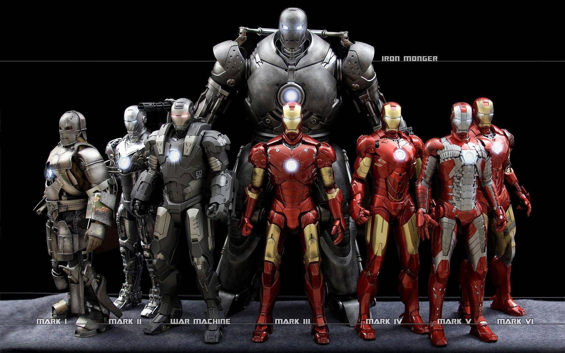 Iron Man Mark 3 桌布 壁紙 — 一系列 Iron Man 戰甲從 Mark I 到 Mark VI 和 Iron Monger 在黑色背景前並排站立。