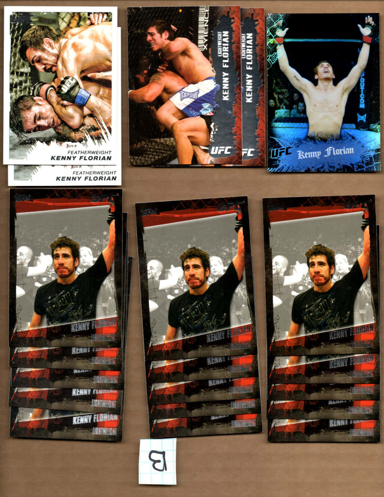 MMA 桌布 壁紙 — 一系列Kenny Florian UFC收藏卡展示在棕色表面上，顯示戰鬥動作和勝利姿勢。