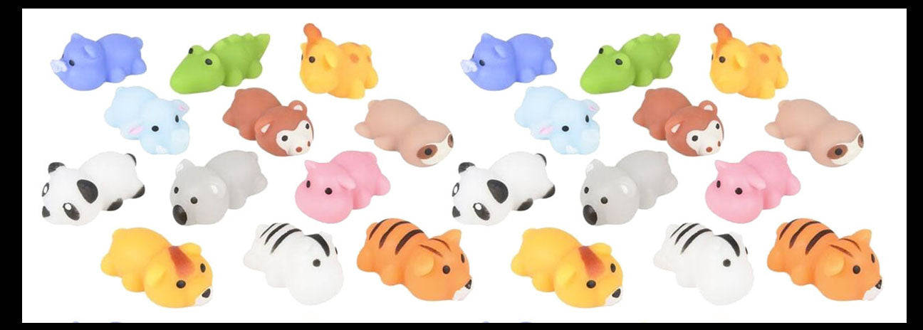 Kawaii Cute Animals 桌布 壁紙 — 一系列色彩繽紛的小動物沐浴玩具，以各種鮮豔色調整齊排列在白色背景上。