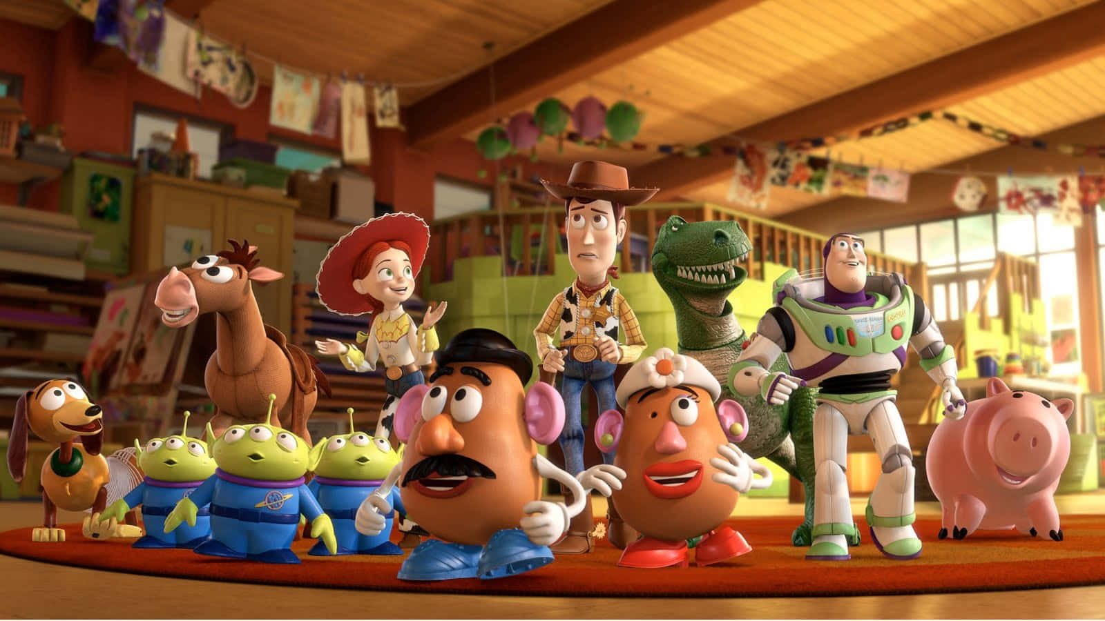 Disney 3d Movies 桌布 壁紙 — 一組色彩繽紛的《玩具總動員》角色，包括胡迪、巴斯光年和蛋頭先生，在陽光普照的兒童遊戲室中一起擺姿勢。