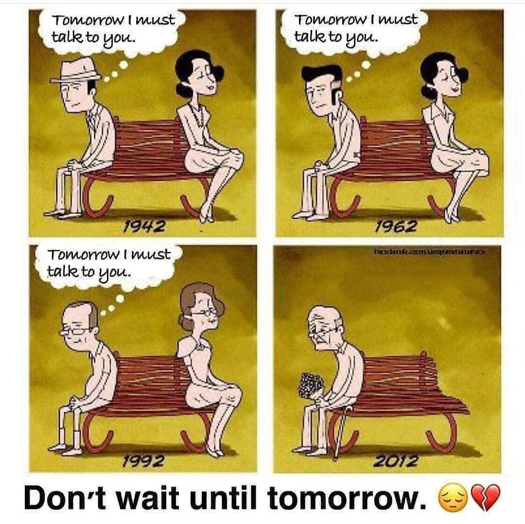 E-commerce Memes 桌布 壁紙 — 一組連環漫畫顯示一對情侶幾十年來反覆坐在長椅上，每個畫格標有年份，都在想「明天我必須跟你說話」，結尾附有說明文字「不要等到明天。」