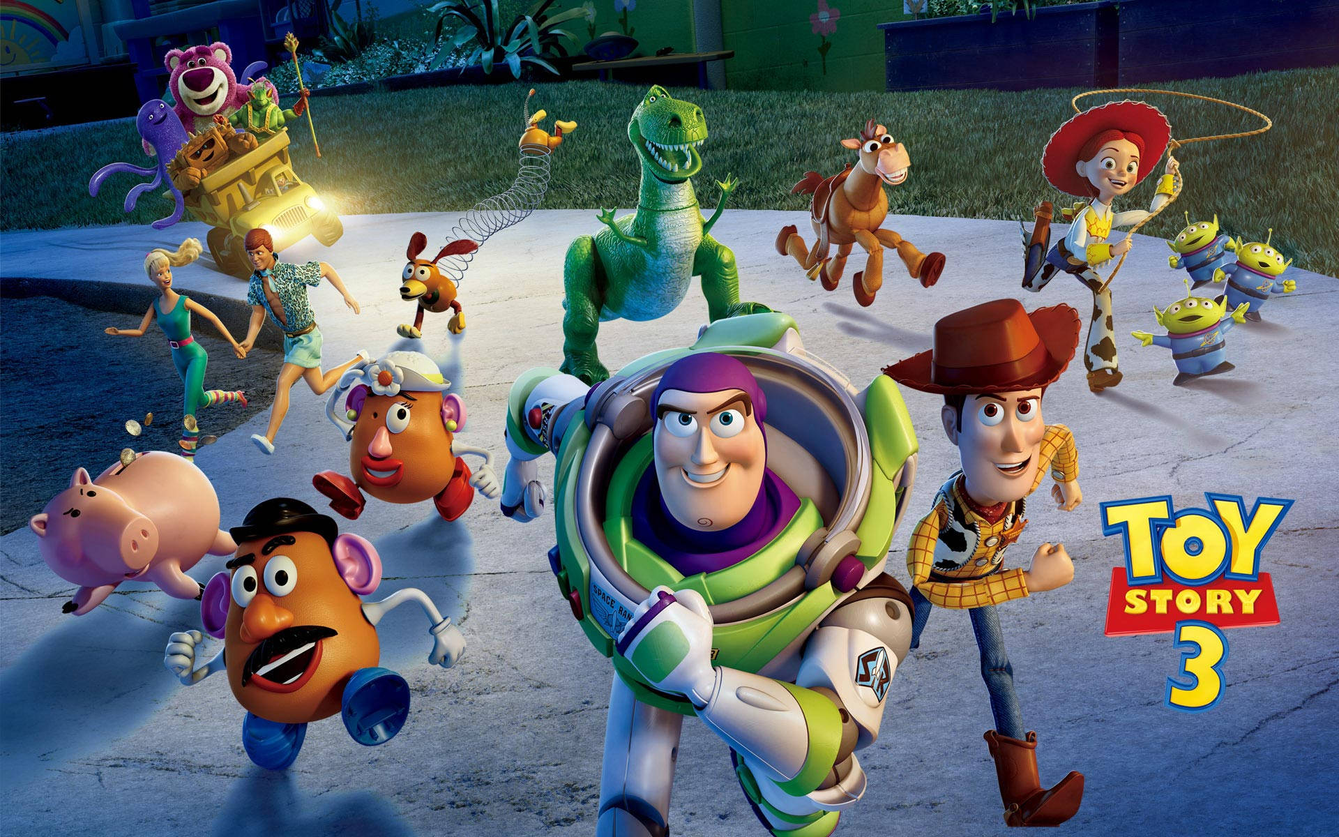 Toy Story 3 桌布 壁紙 — 一群充滿活力的《玩具總動員》角色在夜間歡快地跑過郊區車道。
