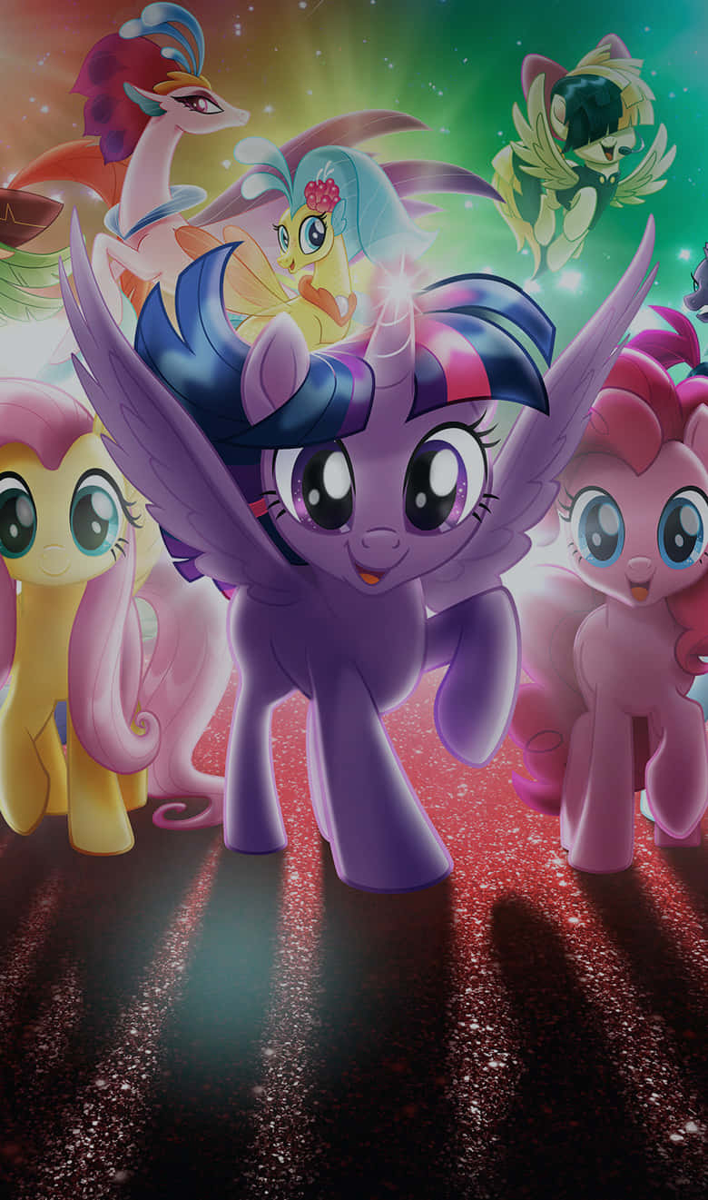 彩色動圖 桌布 壁紙 — 一群充滿活力的My Little Pony角色在色彩繽紛的宇宙天空下，站在閃閃發光的舞台上。