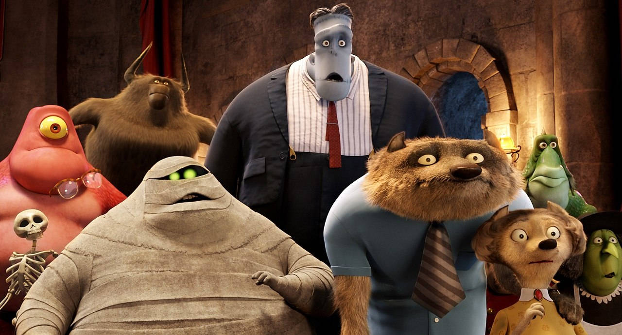 Animated 桌布 壁紙 — 一群動畫怪物在一個光線昏暗的石室中，有拱形門口和溫暖的燭光。