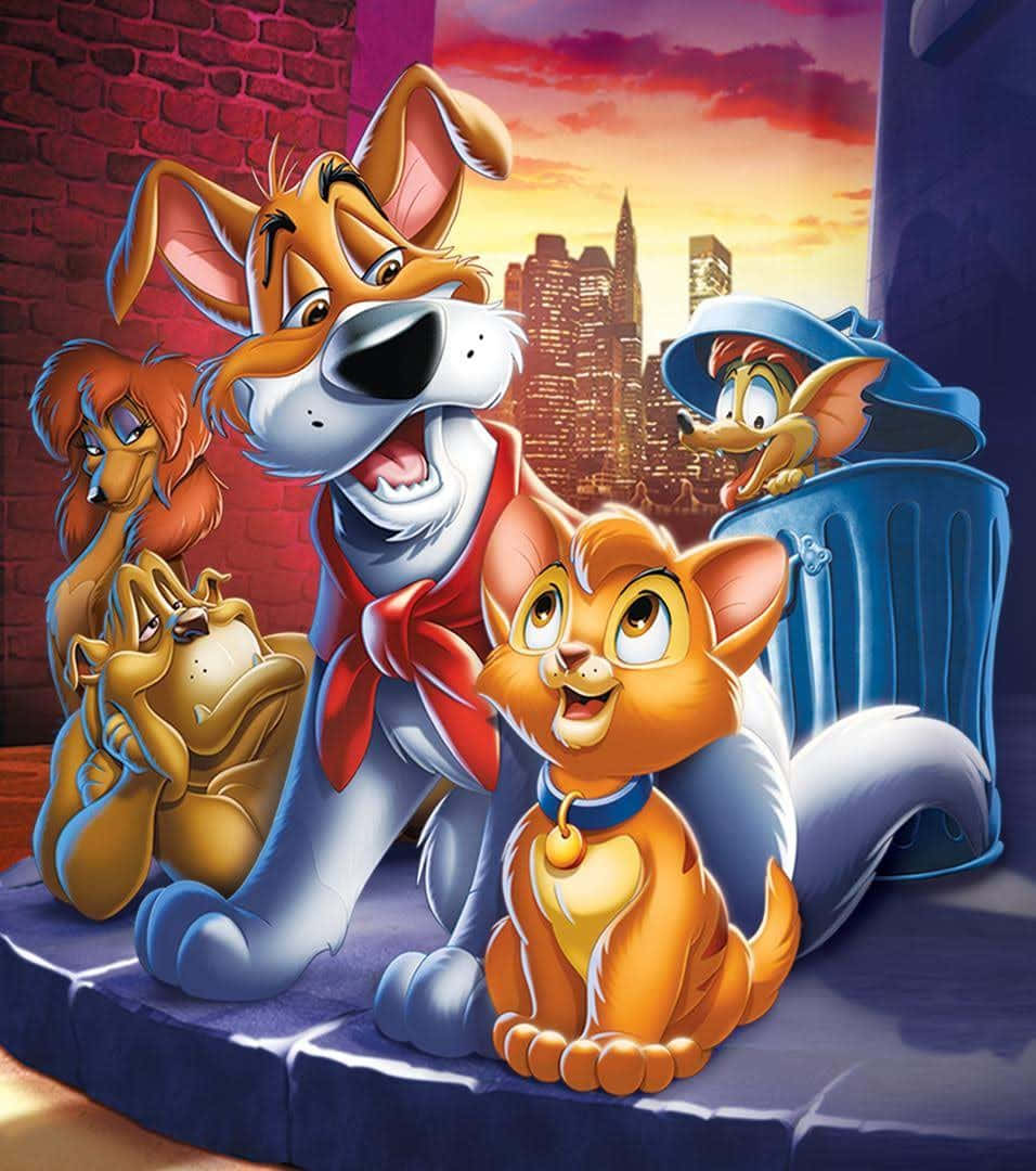 oliver and company 桌布 壁紙 — 一群動畫街頭動物在磚牆前愉快地擺姿勢，背景是夕陽下閃爍的城市天際線。