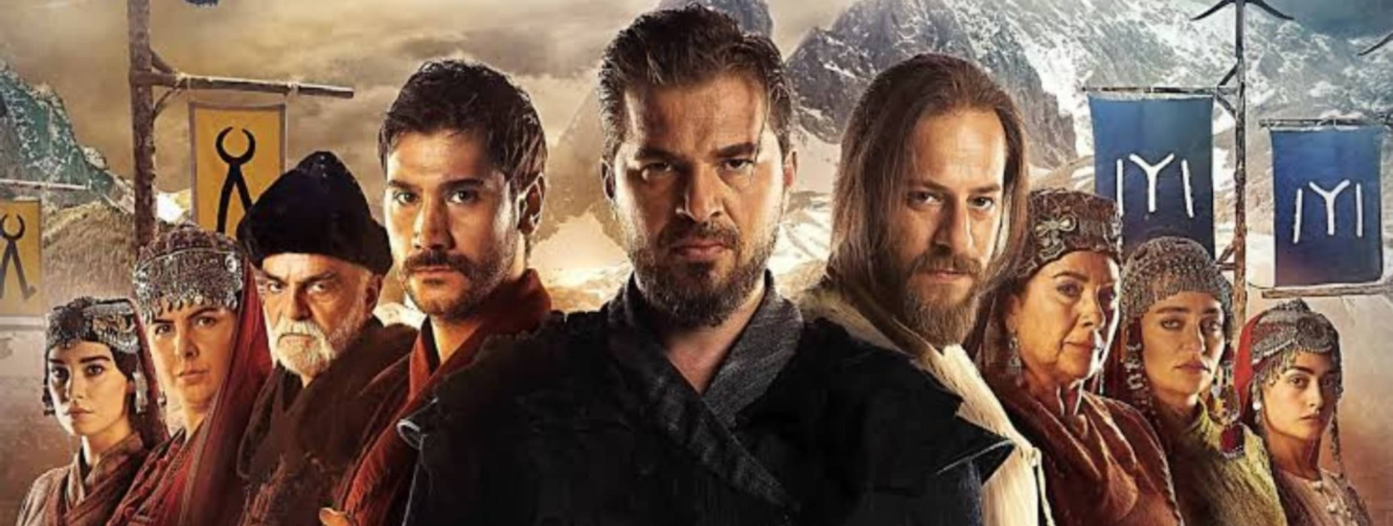 Ertugrul 桌布 壁紙 — 一群堅定的戰士和領袖站在山區風景中，天空壯麗。