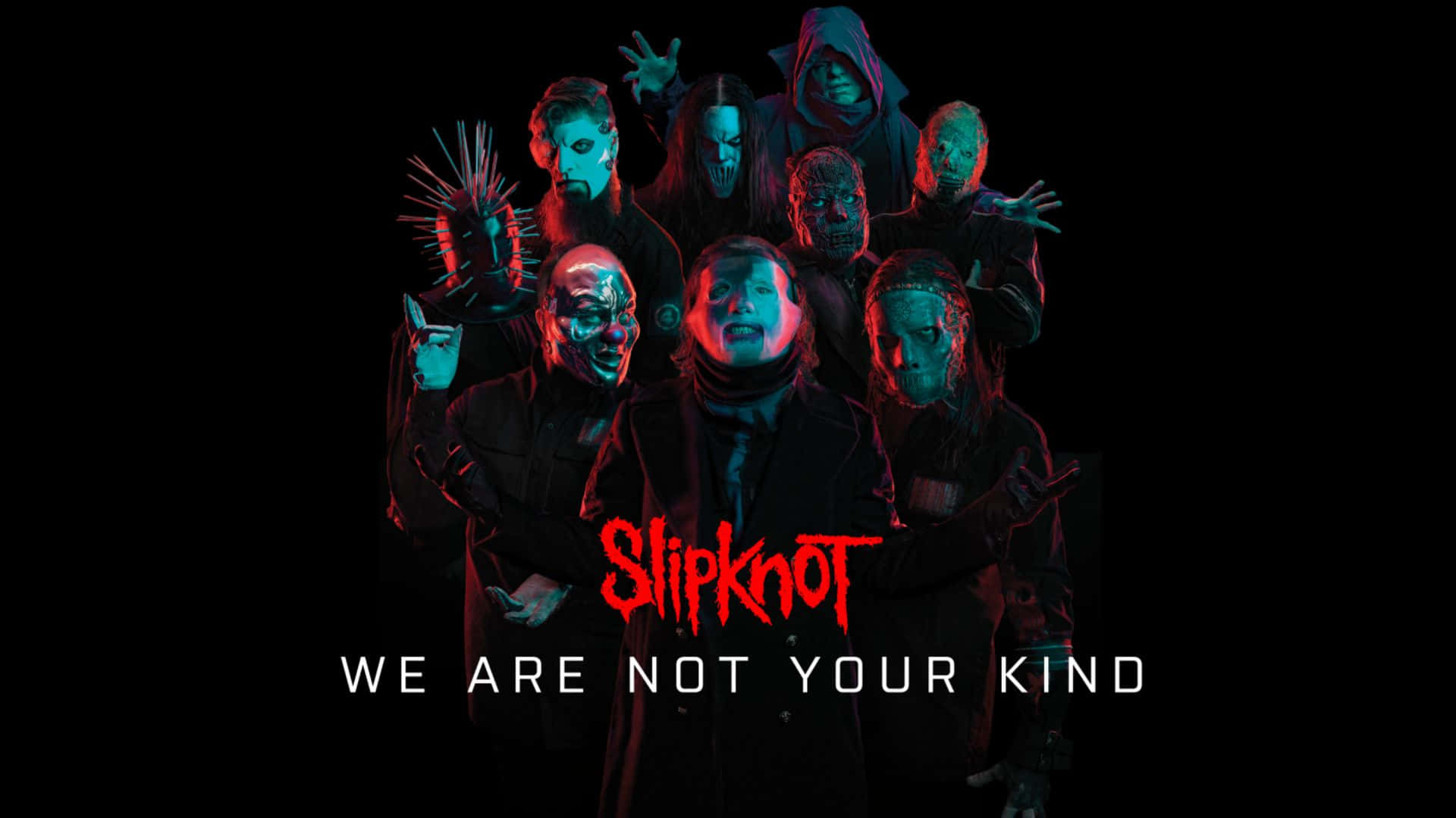 Slipknot 桌布 壁紙 — 一群戴著面具的音樂家穿著深色衣服，在黑色背景上被紅色和藍色燈光照亮。