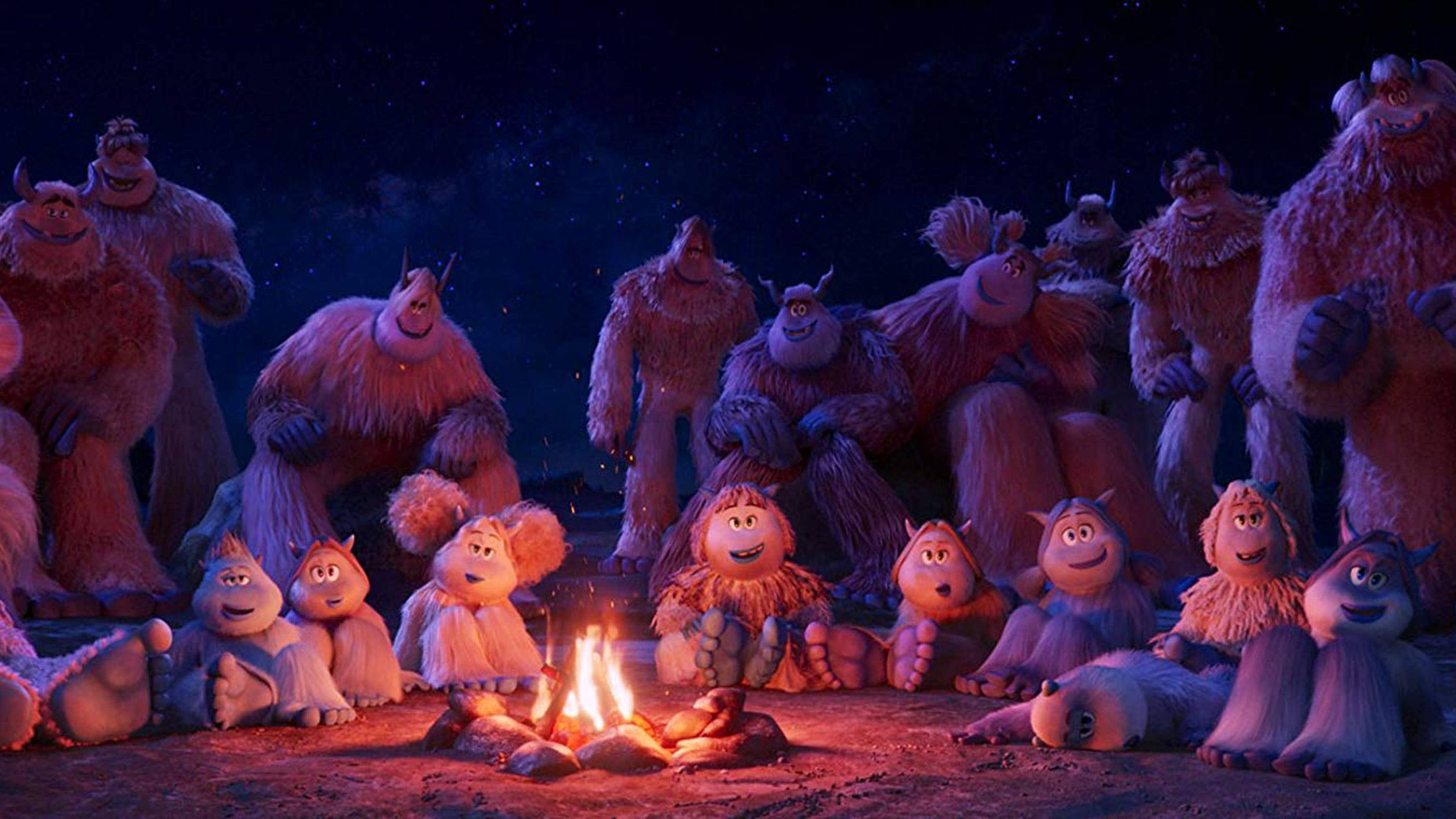 Smallfoot 桌布 壁紙 — 一群毛茸茸的動畫怪物聚集在星空下的營火旁。
