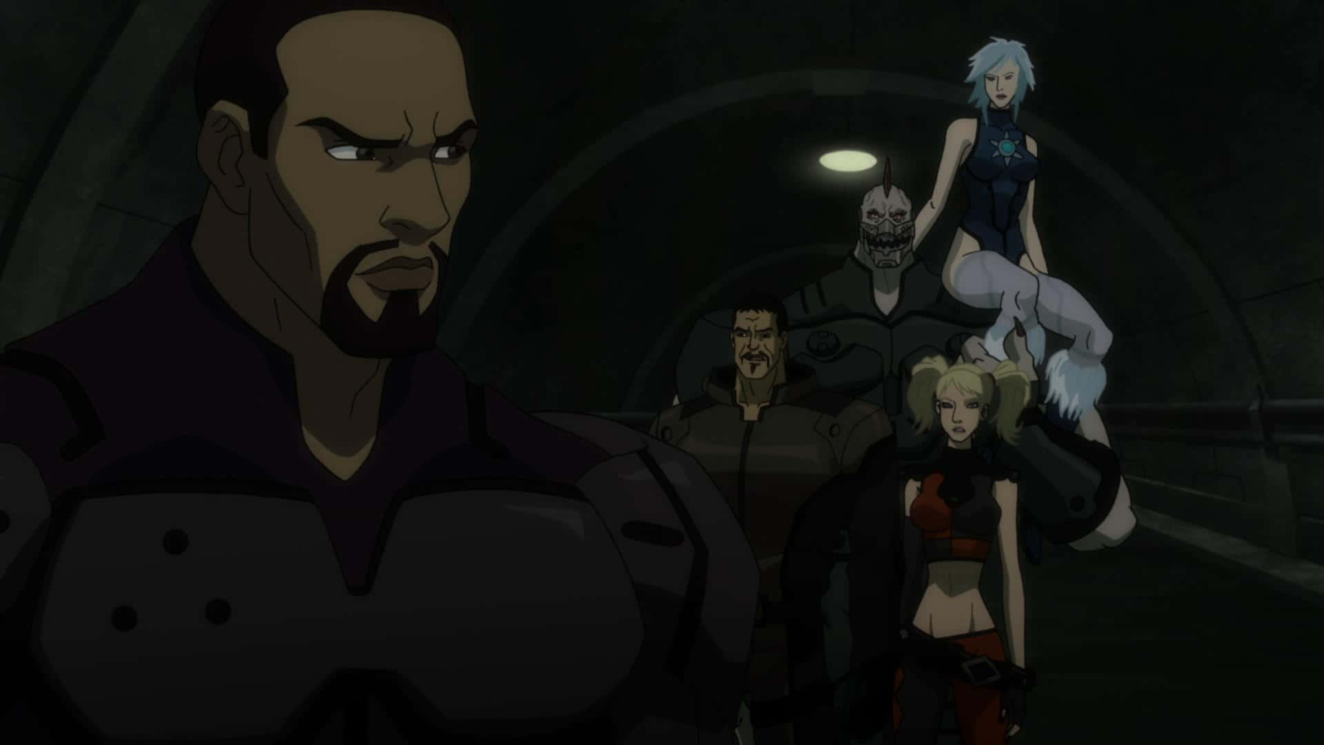 Batman Assault On Arkham 桌布 壁紙 — 一群緊張的動漫角色站在昏暗的隧道中，頭頂只有一盞燈。