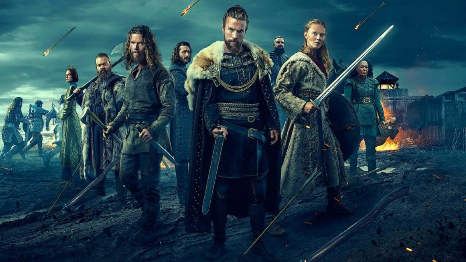 Vikings 桌布 壁紙 — 一群身穿毛皮襯裡盔甲的維京戰士在戰場上挑釁地站立，背景中箭矢飛舞，火焰燃燒。