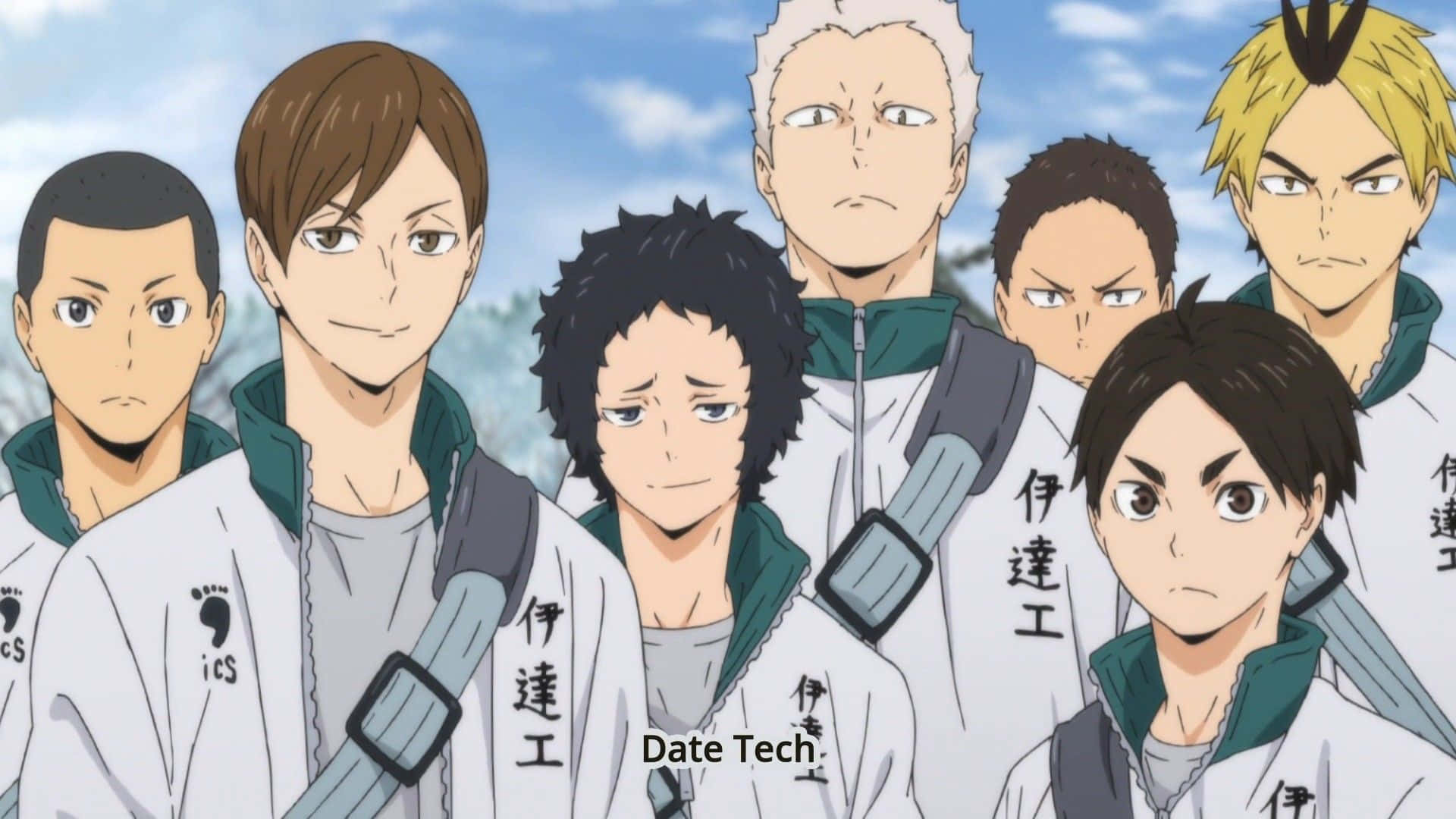 Date Tech High 桌布 壁紙 — 一群身穿白色和綠色制服的動漫排球選手，在有 fluffy 雲的明亮藍天下站在一起。
