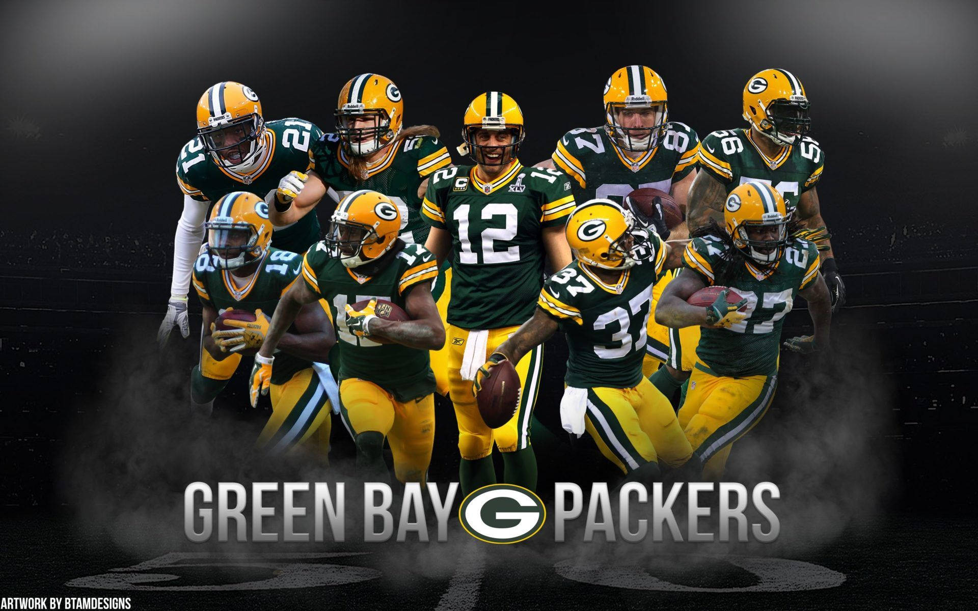 Packers 桌布 壁紙 — 一群身穿綠色和金色球衣的綠灣包裝工美式足球員，在黑暗煙霧背景下強力擺姿勢。
