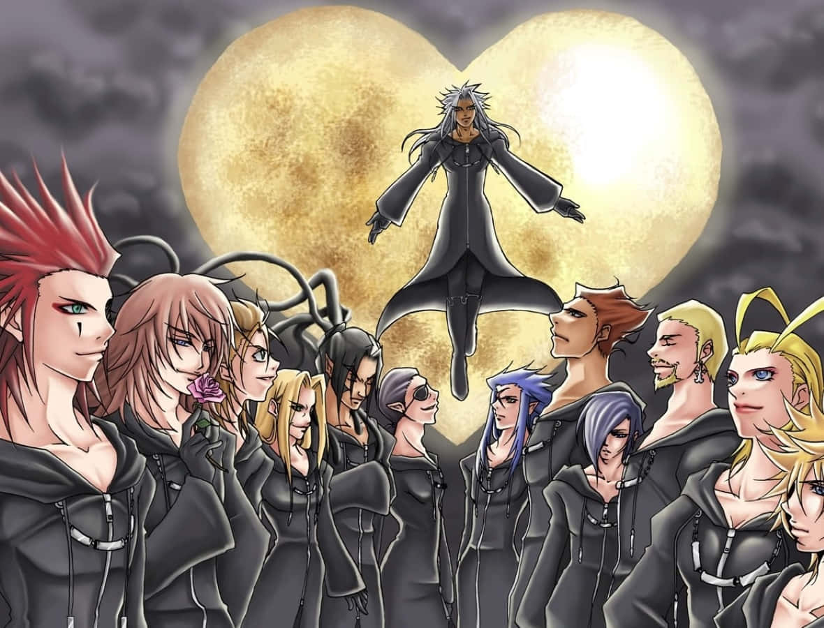 Kingdom Hearts Organization 13 桌布 壁紙 — 一群身穿黑色連帽衫的動漫角色站在發光的愛心形月亮下，中央角色漂浮在他們上方。