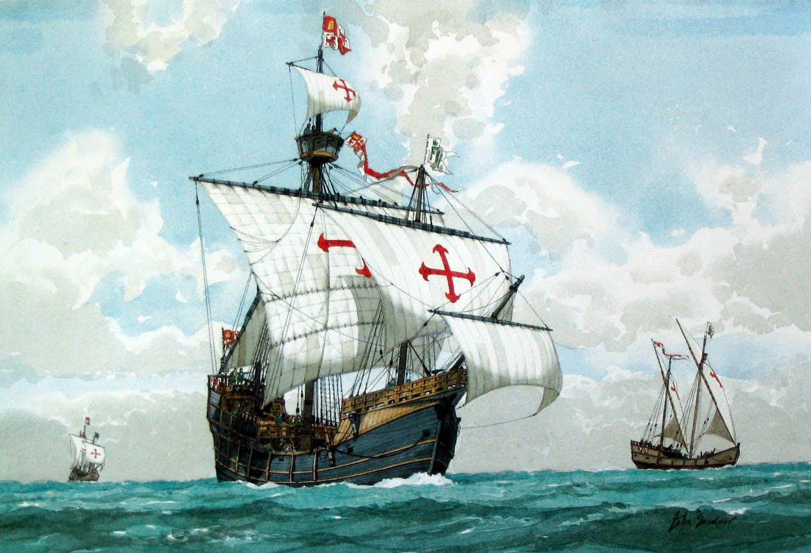 Columbus Day 桌布 壁紙 — 一艘大型歷史帆船，白色帆上有紅色十字，在陰天之下劃過碧綠色的波浪，附近有兩艘較小的船隻。