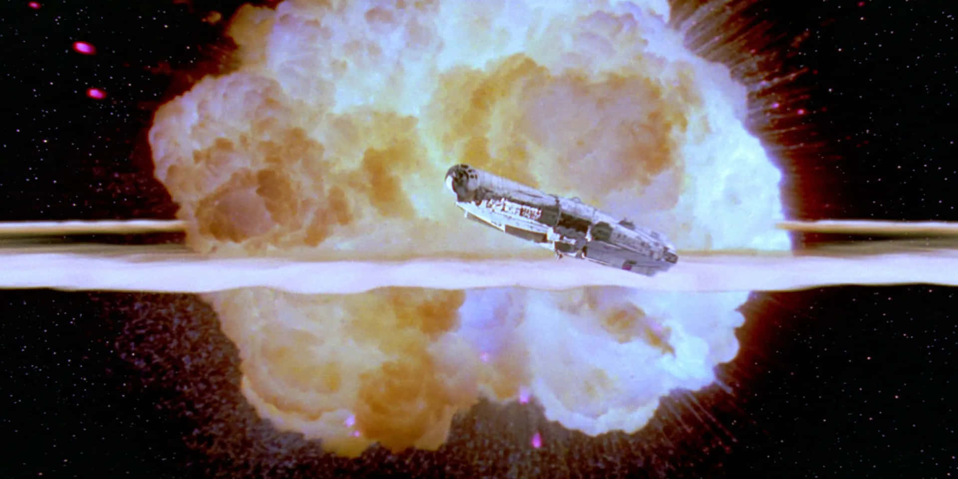 The Battle Of Yavin 桌布 壁紙 — 一艘太空船從巨大的火焰爆炸中出現，背景是星空，下方有反射表面。