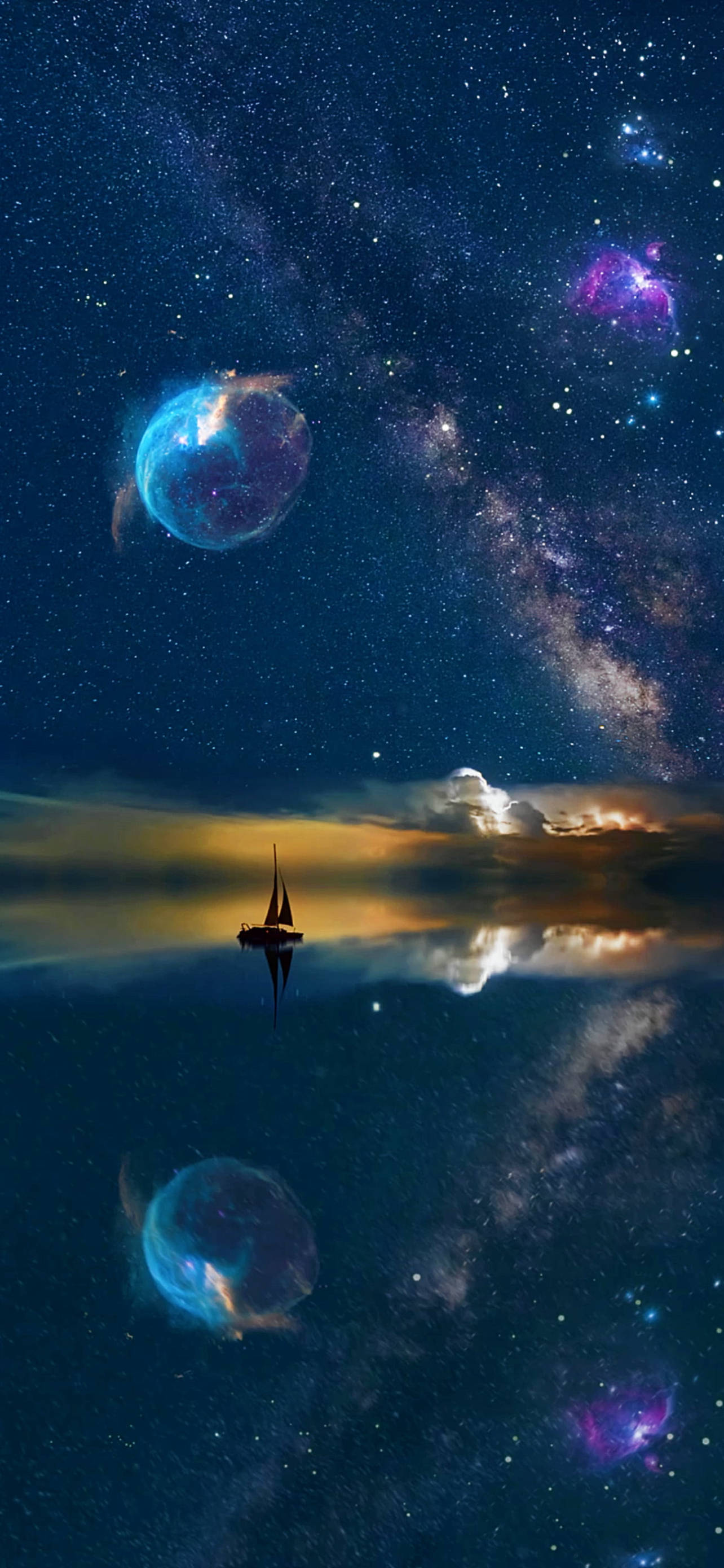 宇宙 桌布 壁紙 — 一艘孤獨的帆船在水面上滑行，水面倒映著星空，有發光的星雲和宇宙雲。