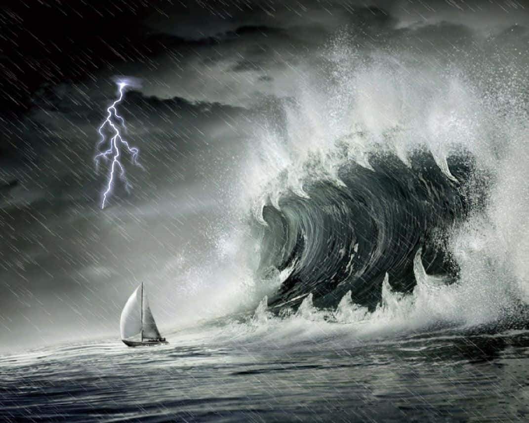 暴風 桌布 壁紙 — 一艘孤獨的帆船在閃電擊中的暴風雨中，與巨浪搏鬥。