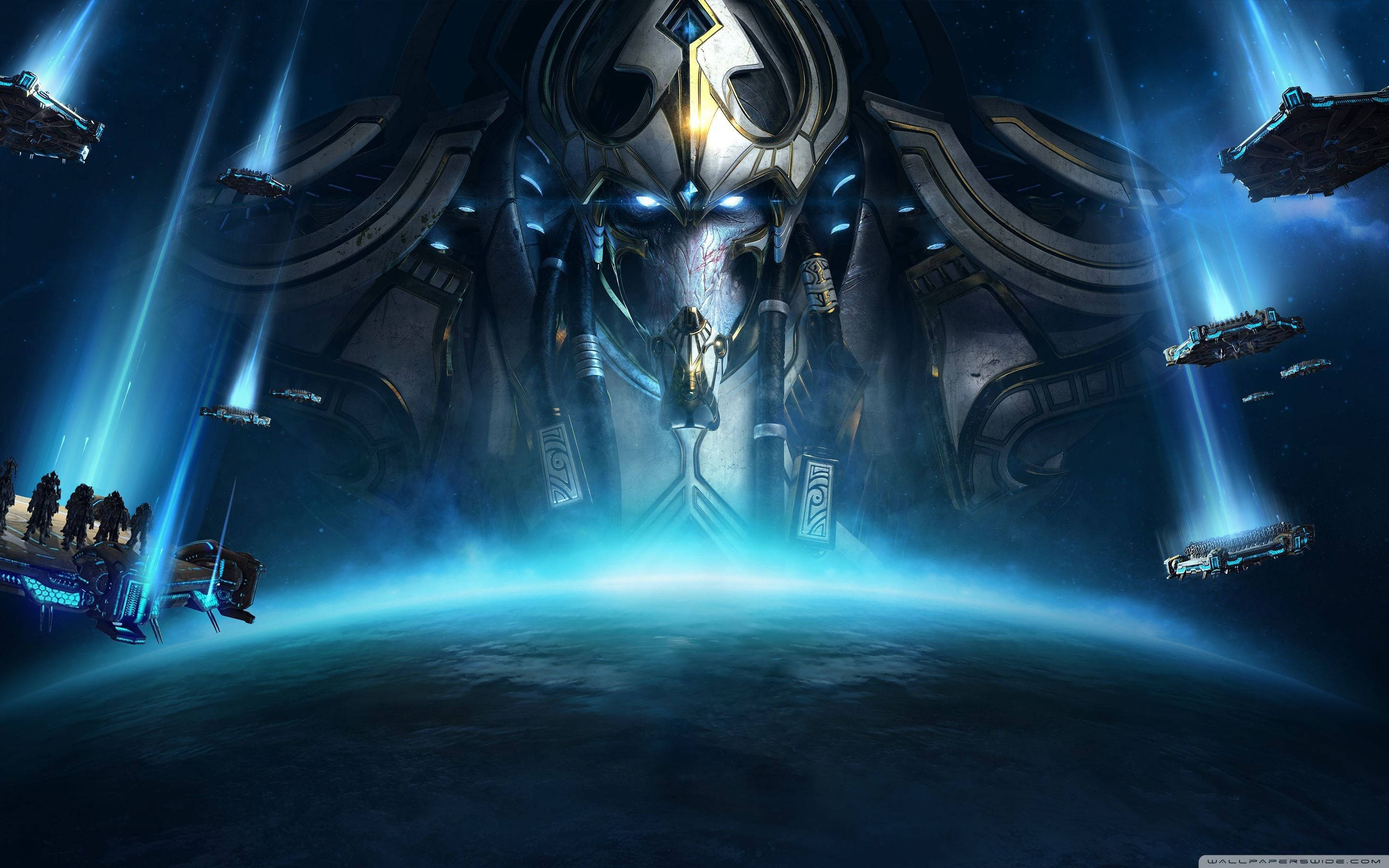 Starcraft 桌布 壁紙 — 一艘巨大的外星飛船籠罩在一顆行星之上，發光的藍色光束刺穿周圍的黑暗太空。