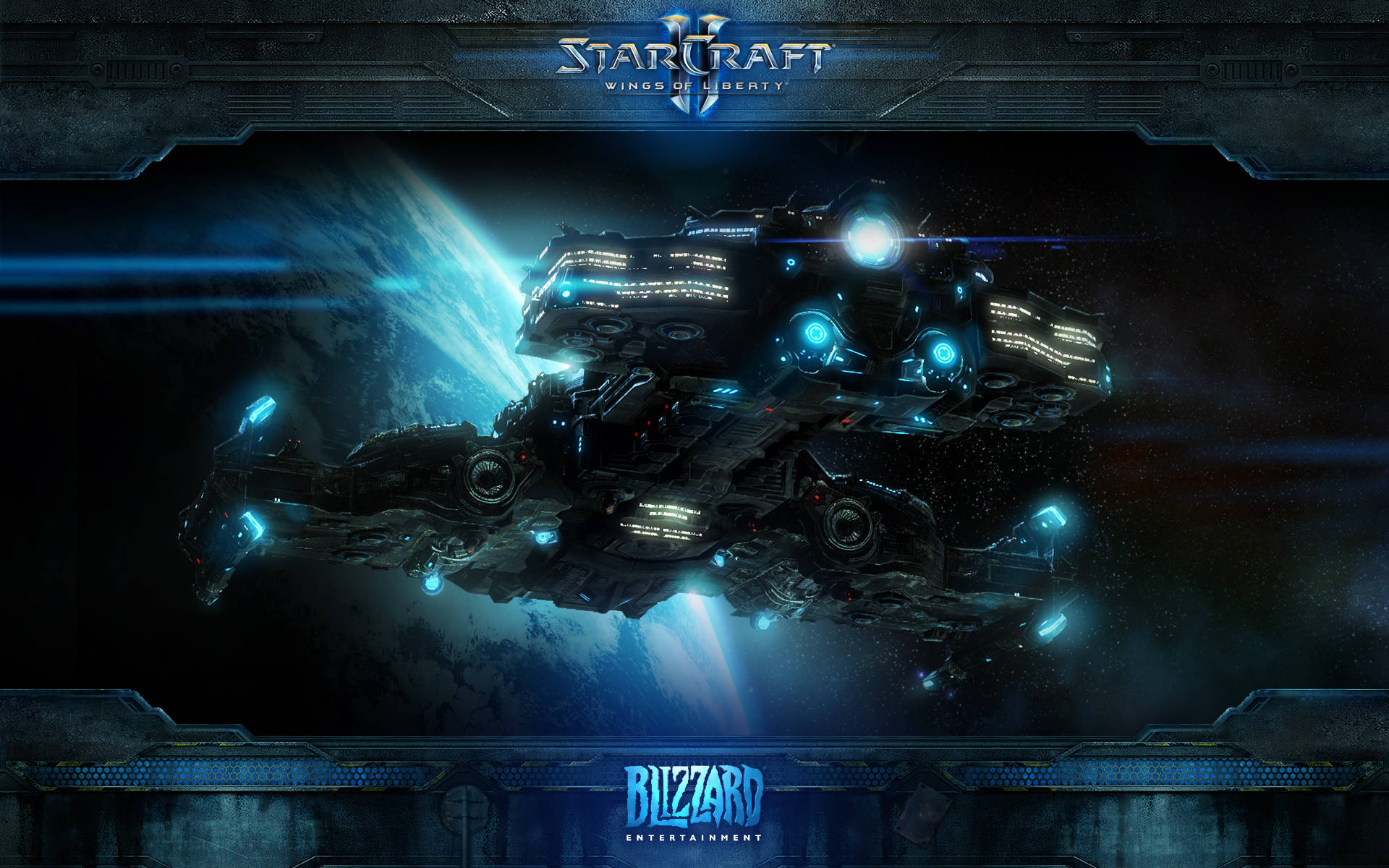 Starcraft 2 桌布 壁紙 — 一艘巨大的未來主義太空船，帶有發光的藍色燈光，在太空中靠近一顆擁有明亮藍色大氣層的行星飛行。