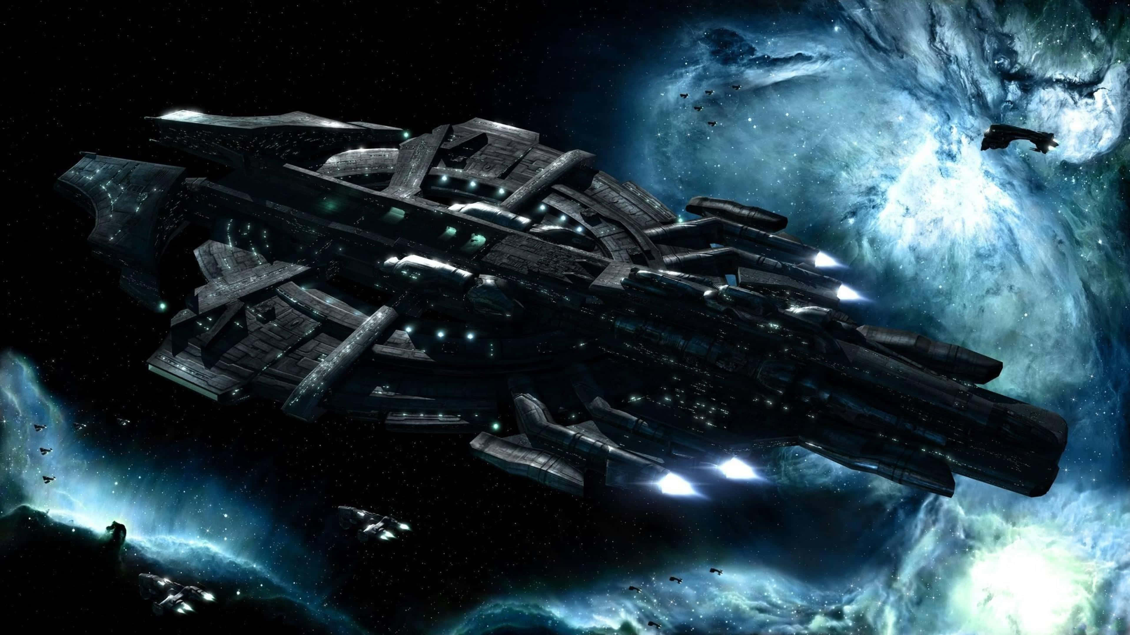 3840x2160 動態圖片 桌布 壁紙 — 一艘巨大的未來太空船在星光燦爛的宇宙背景下，帶著發光的引擎滑過充滿活力的藍白星雲。