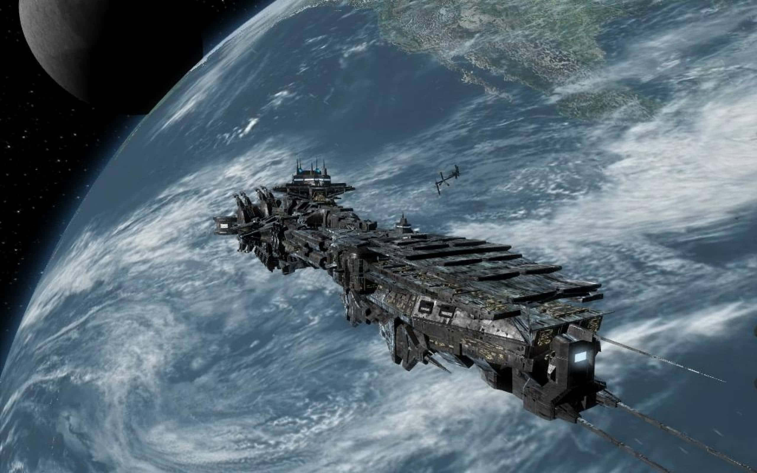 Spacecraft 桌布 壁紙 — 一艘巨大的未來派太空船繞著一顆帶有漩渦雲層和遠處月亮的藍色行星運行。