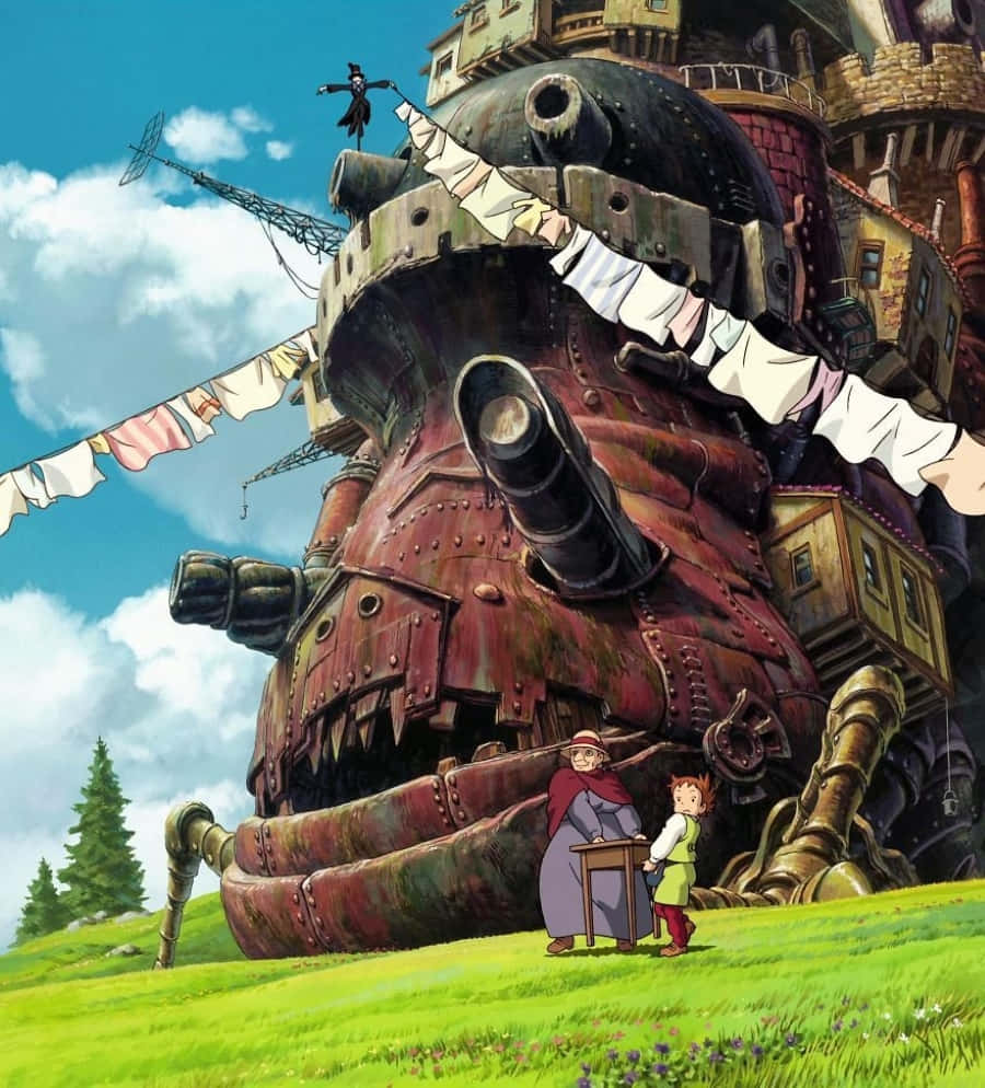 Hayao Miyazaki Movies 桌布 壁紙 — 一艘巨大的生鏽飛船，頂部有房屋，矗立在充滿活力的綠色田野上，天空湛藍明亮。