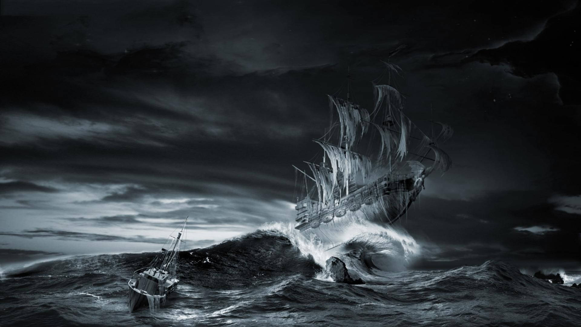 Ghost Ship 桌布 壁紙 — 一艘幽靈船在暴風雨的夜空下與巨浪搏鬥，附近有一艘小船在掙扎。